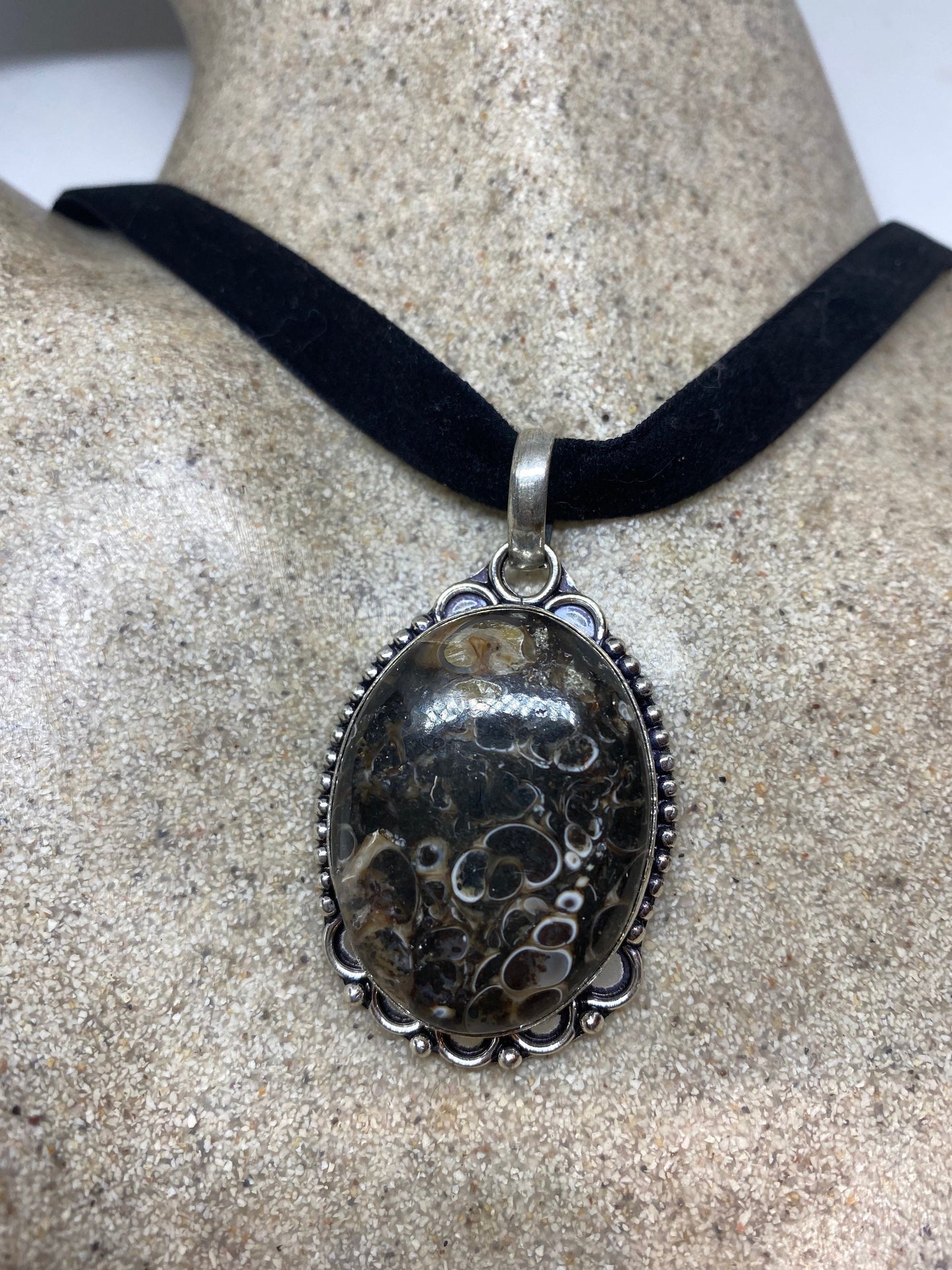 Vintage Handmade Genuine Fossil agate Choker Pendant Necklace