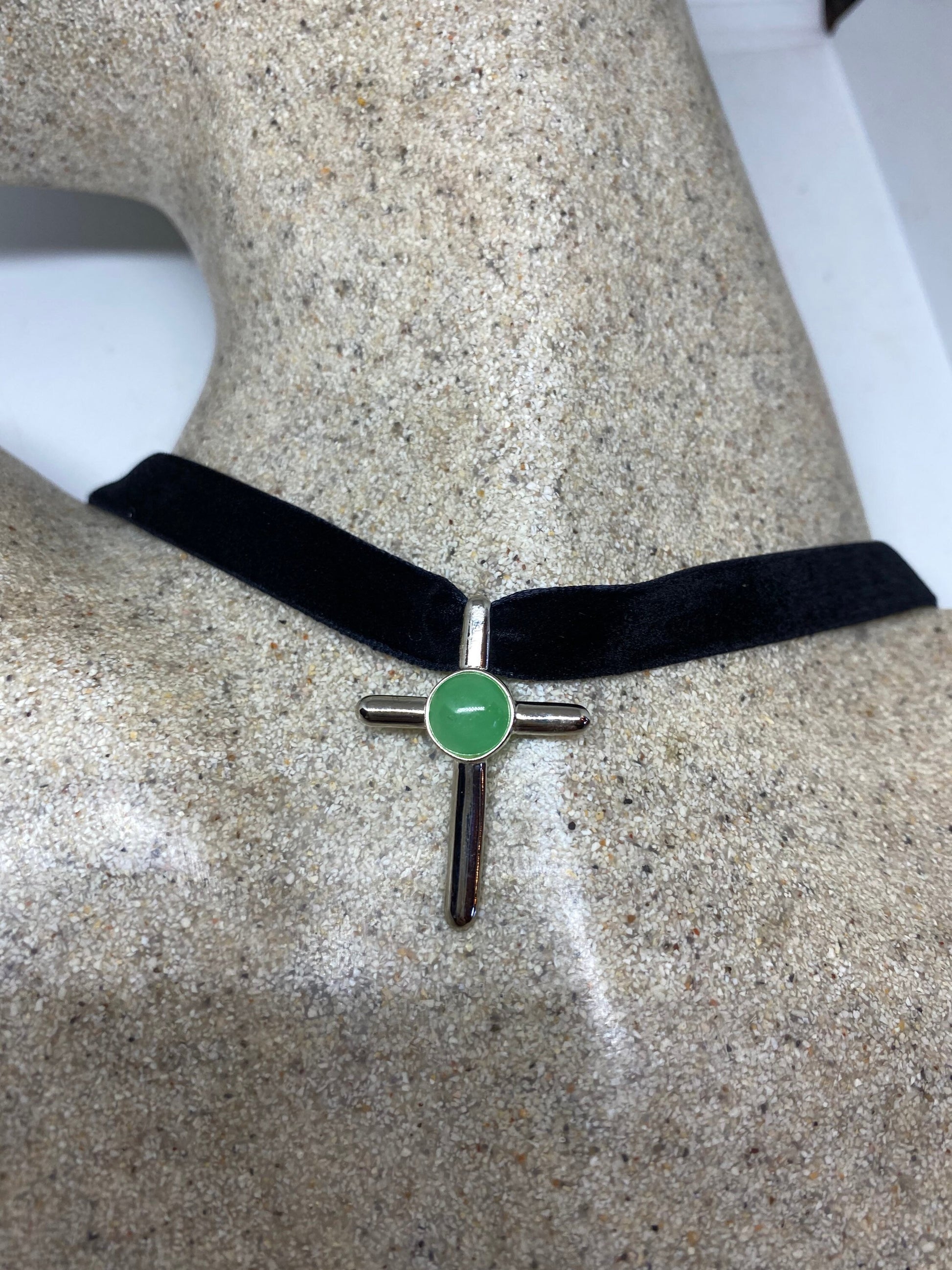 Vintage Fun Jade Choker 925 Sterling Silver Cross Pendant Necklace