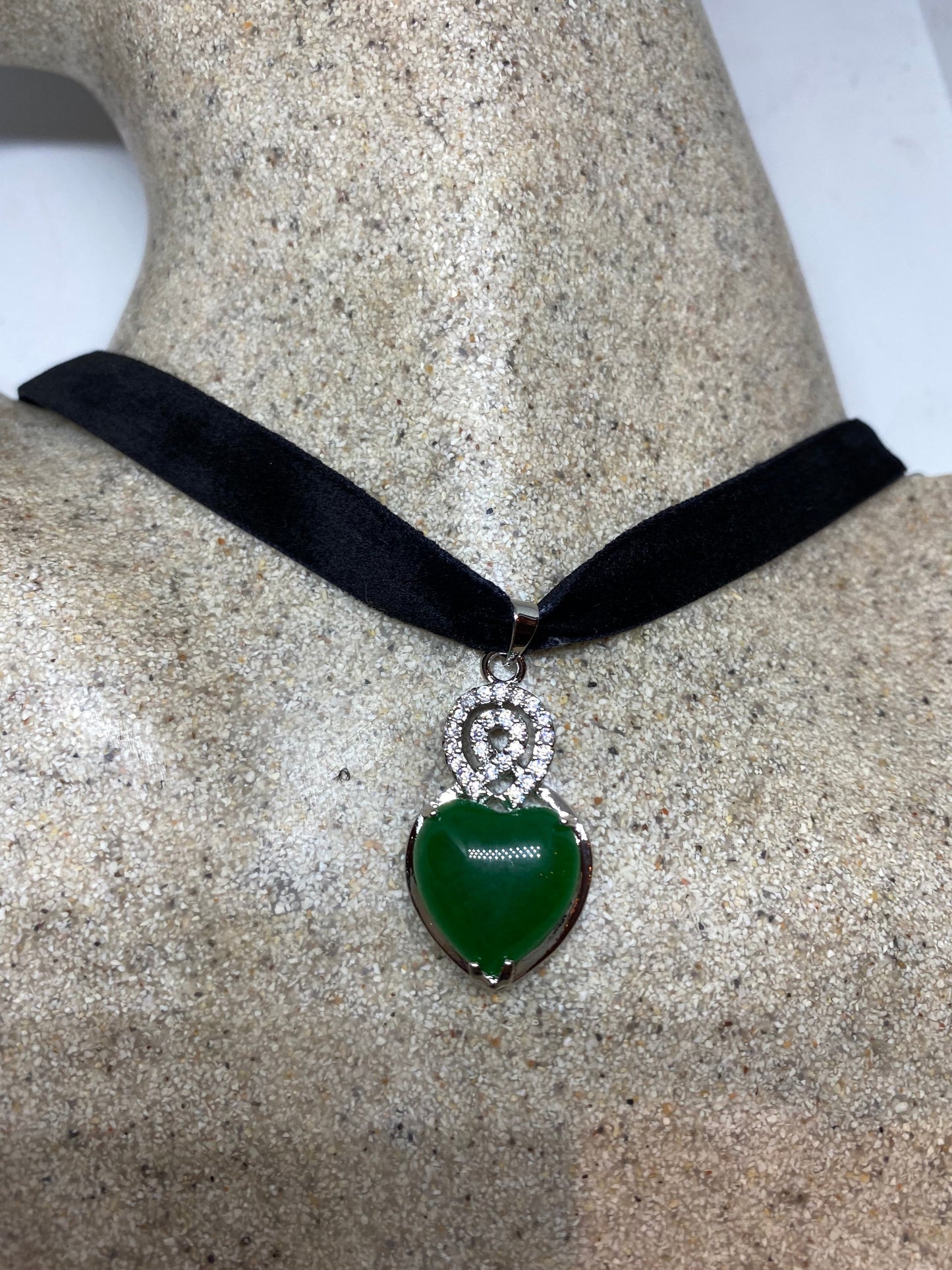 Vintage Green Jade Heart Choker Gold Finish Necklace Pendant