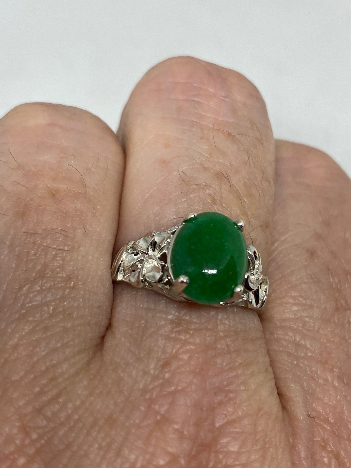 Vintage Green Jade 925 Sterling Silver Ring Size 8