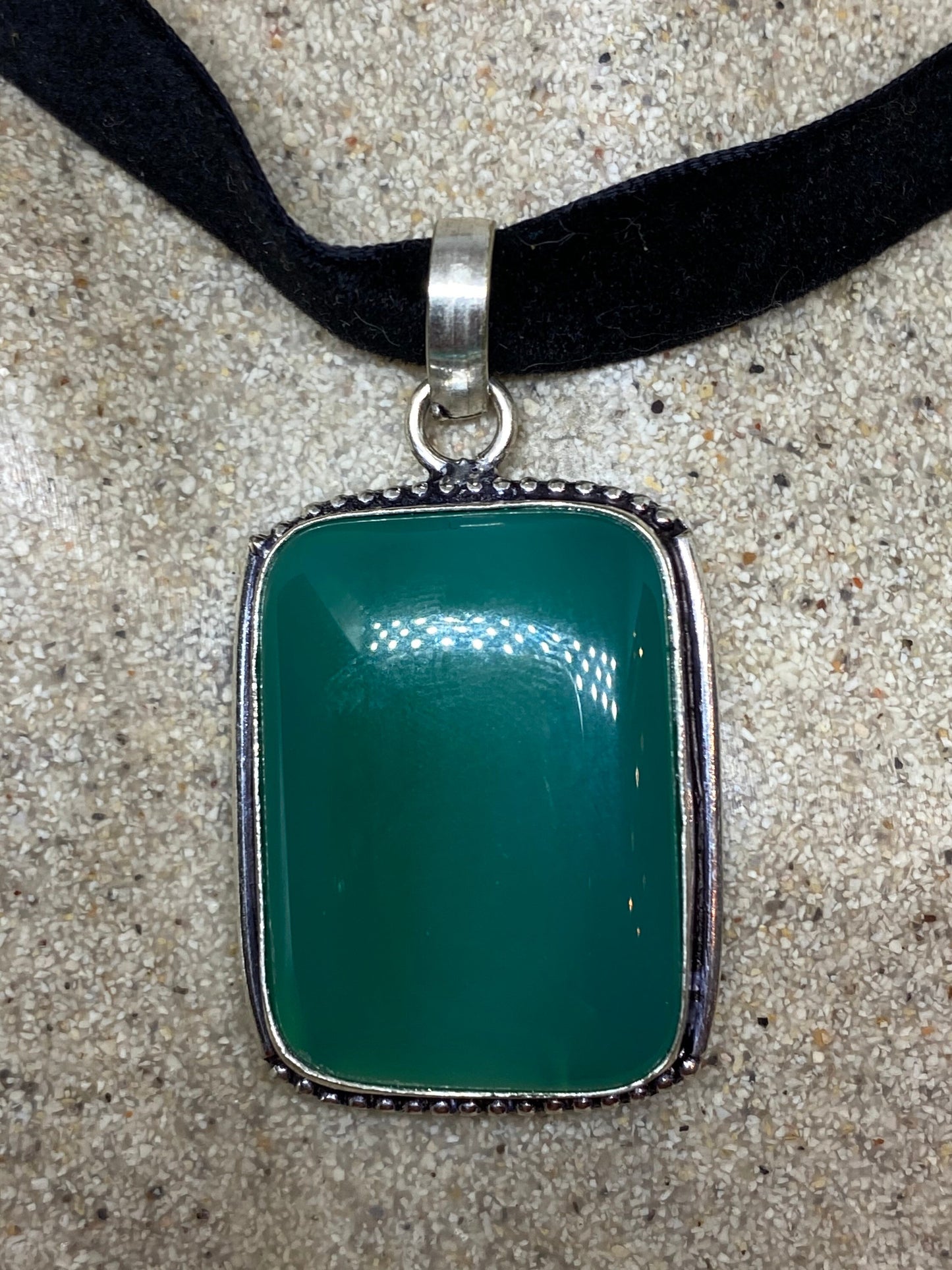 Handmade Vintage Green Chysopraise Crystal Choker Pendant