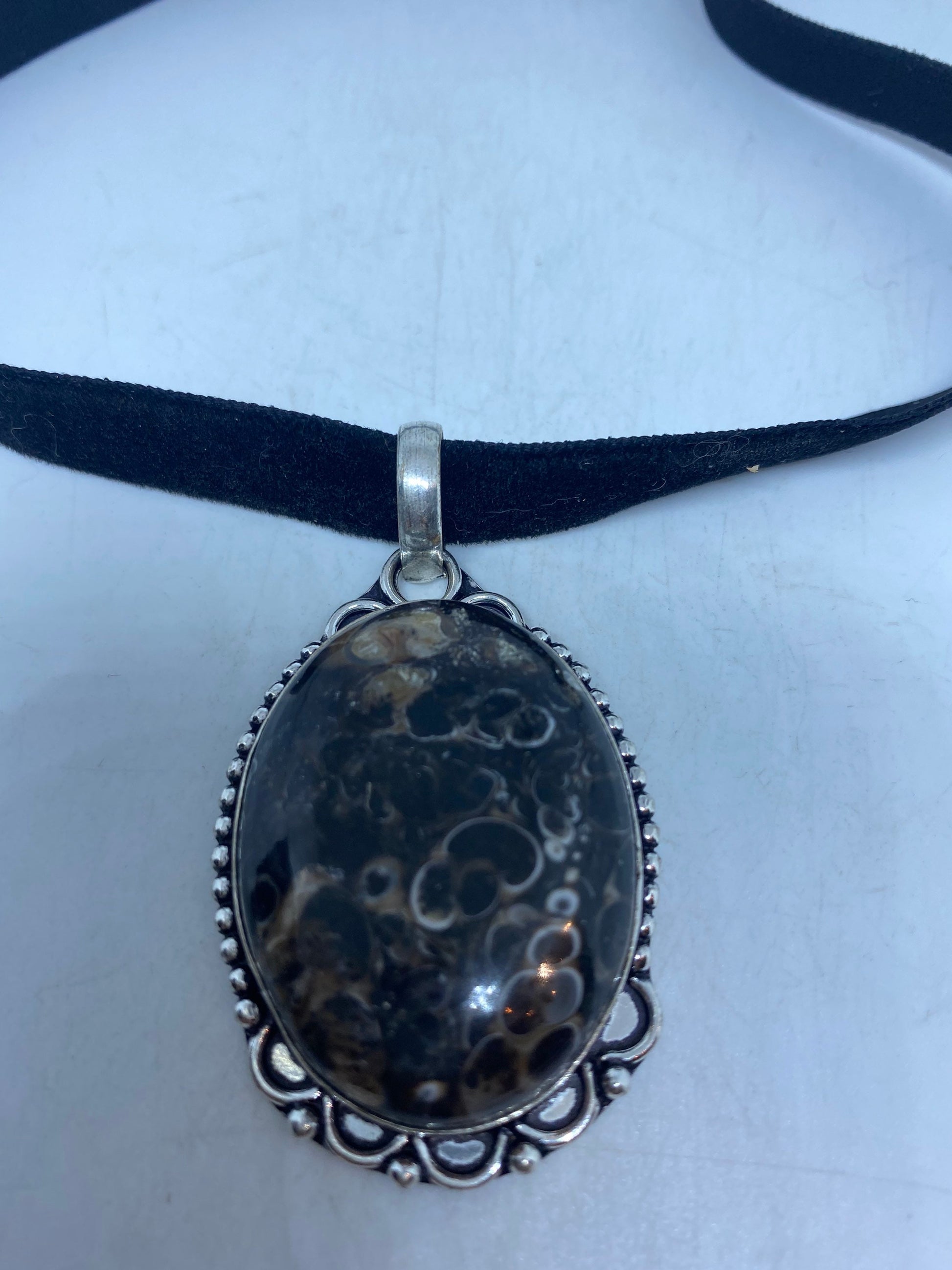 Vintage Handmade Genuine Fossil agate Choker Pendant Necklace