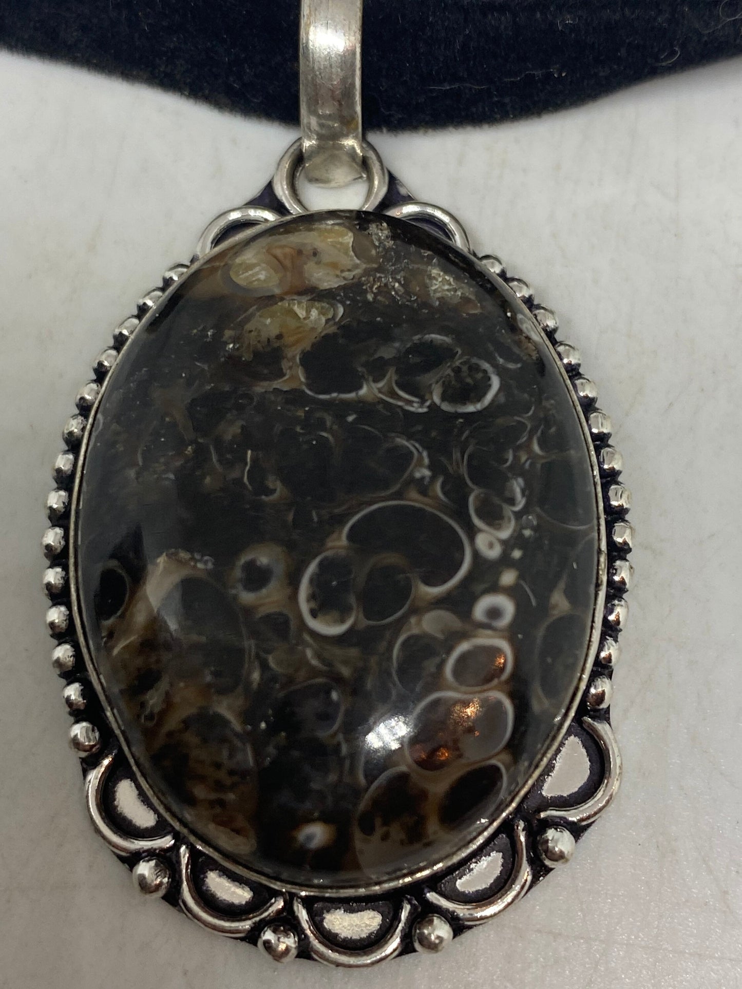Vintage Handmade Genuine Fossil agate Choker Pendant Necklace