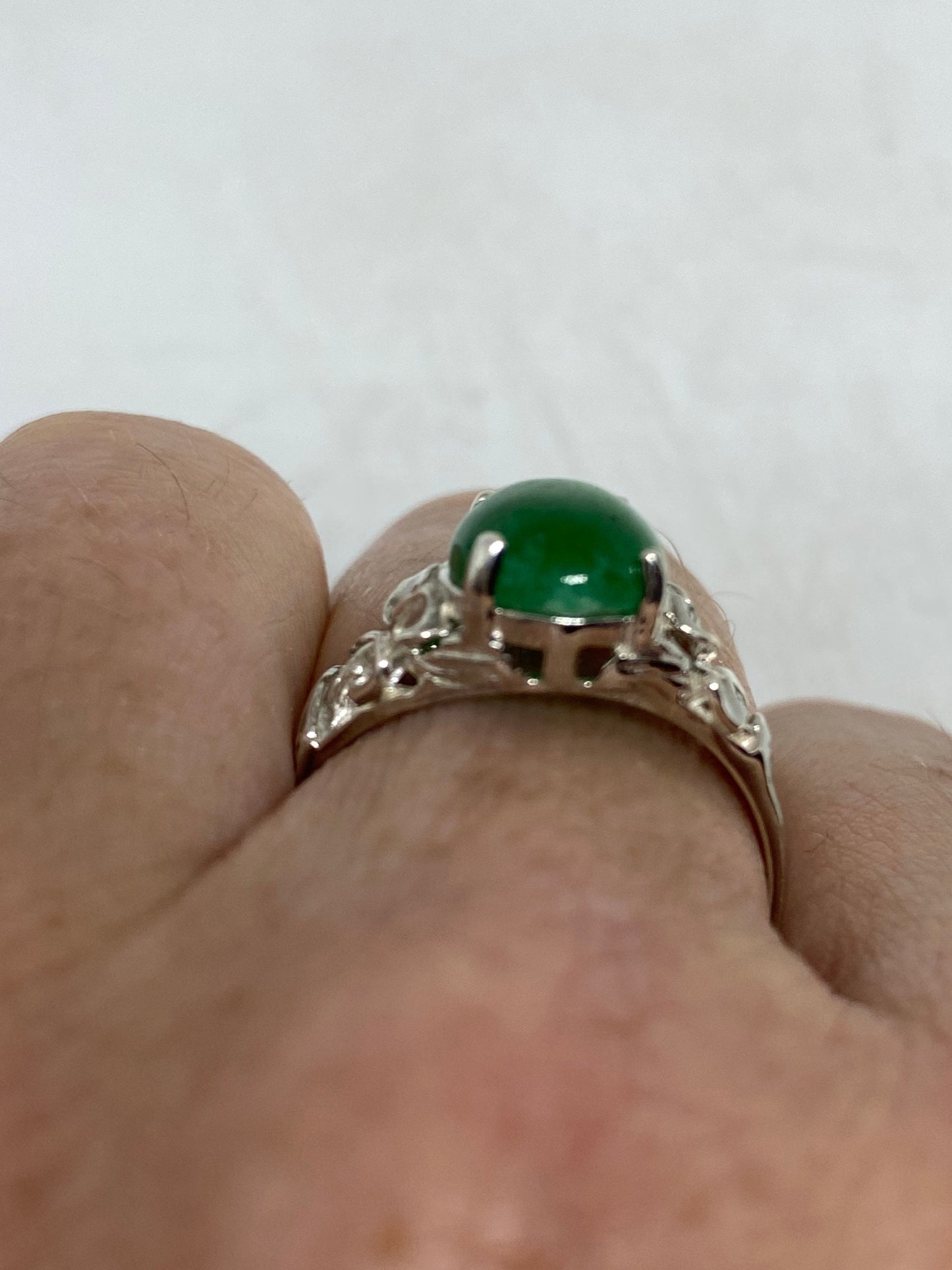 Vintage Green Jade 925 Sterling Silver Ring Size 8