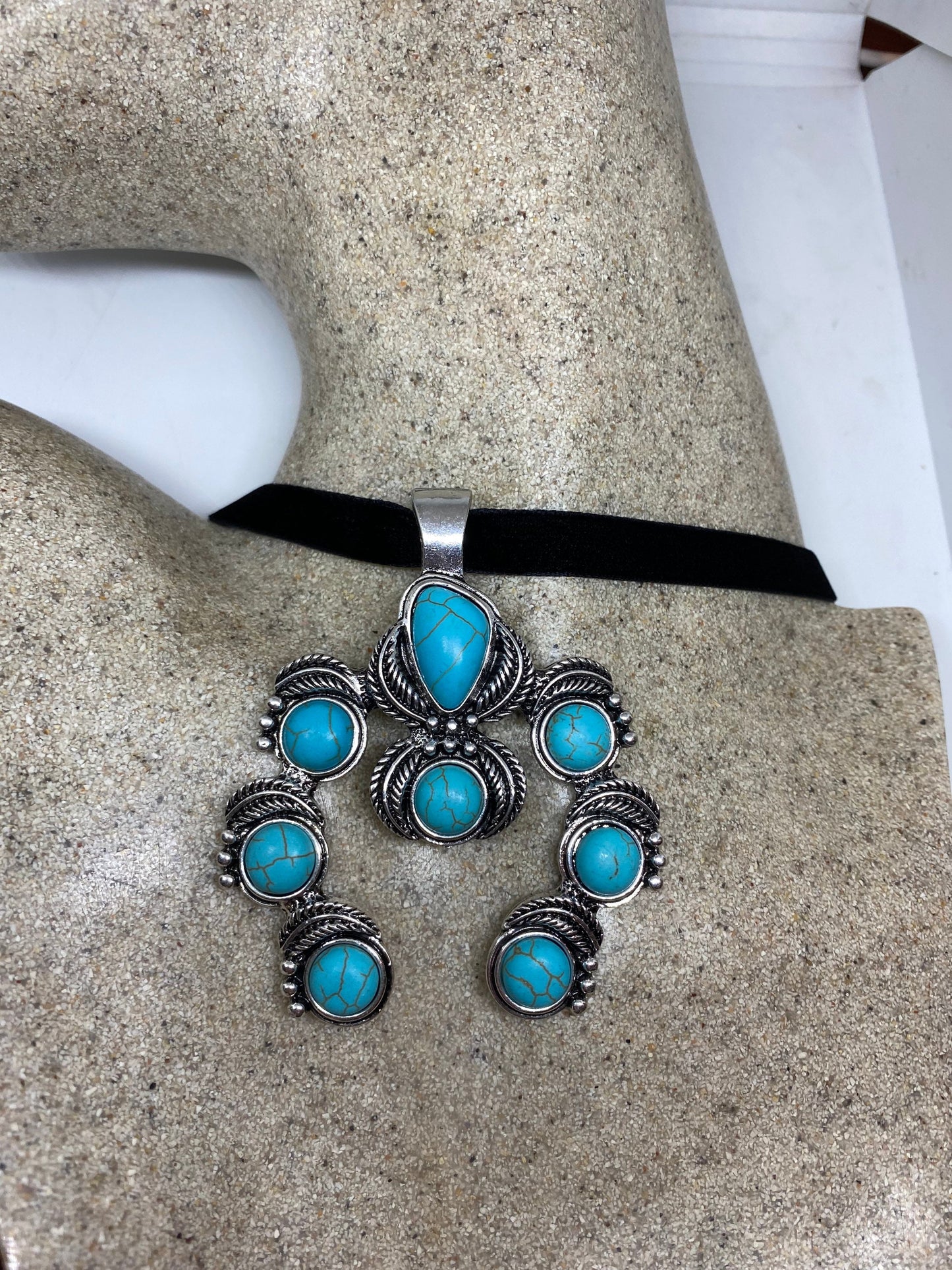 Vintage Southwestern Blue Howlite squash blossom Necklace