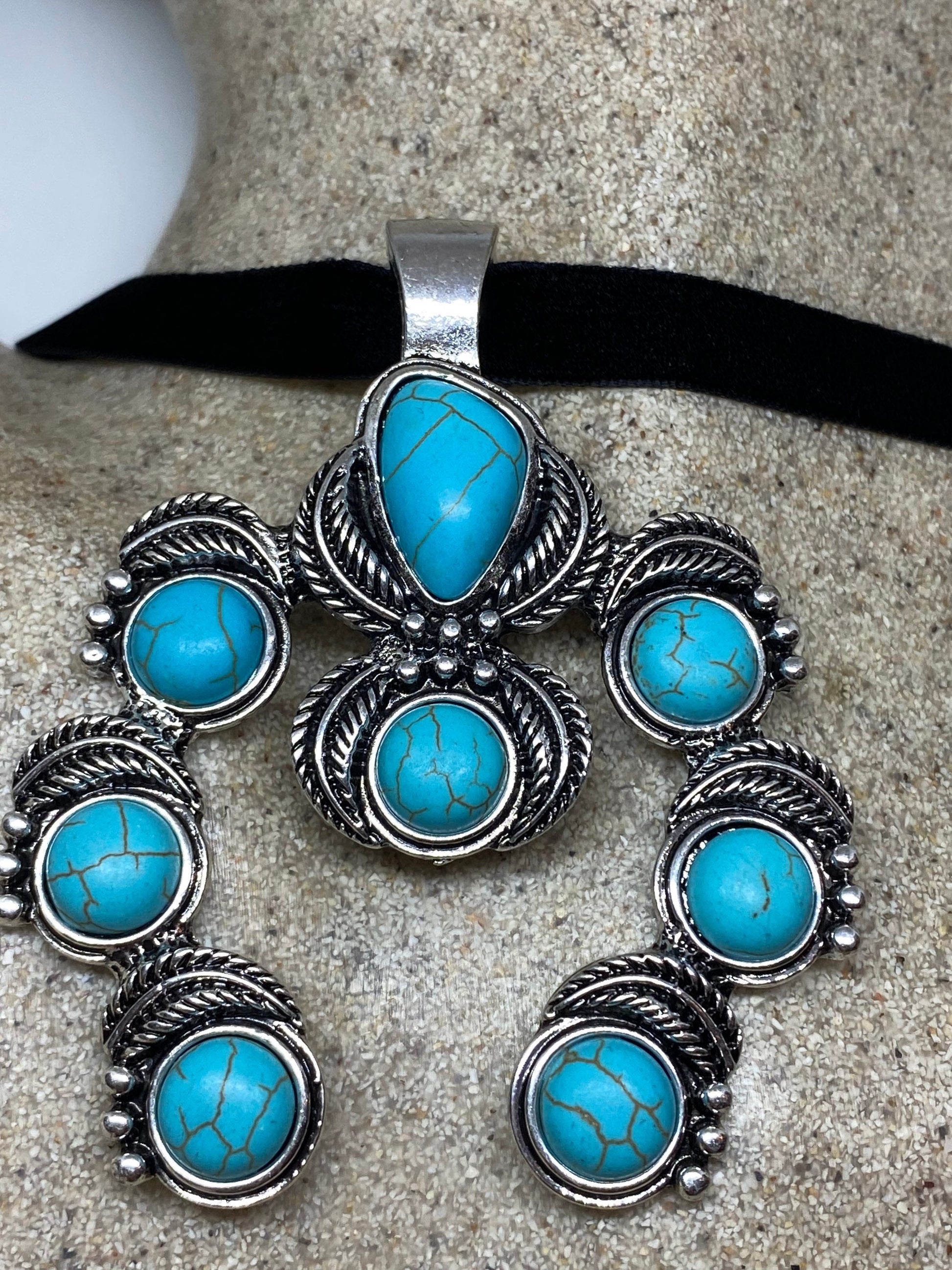 Vintage Southwestern Blue Howlite squash blossom Necklace