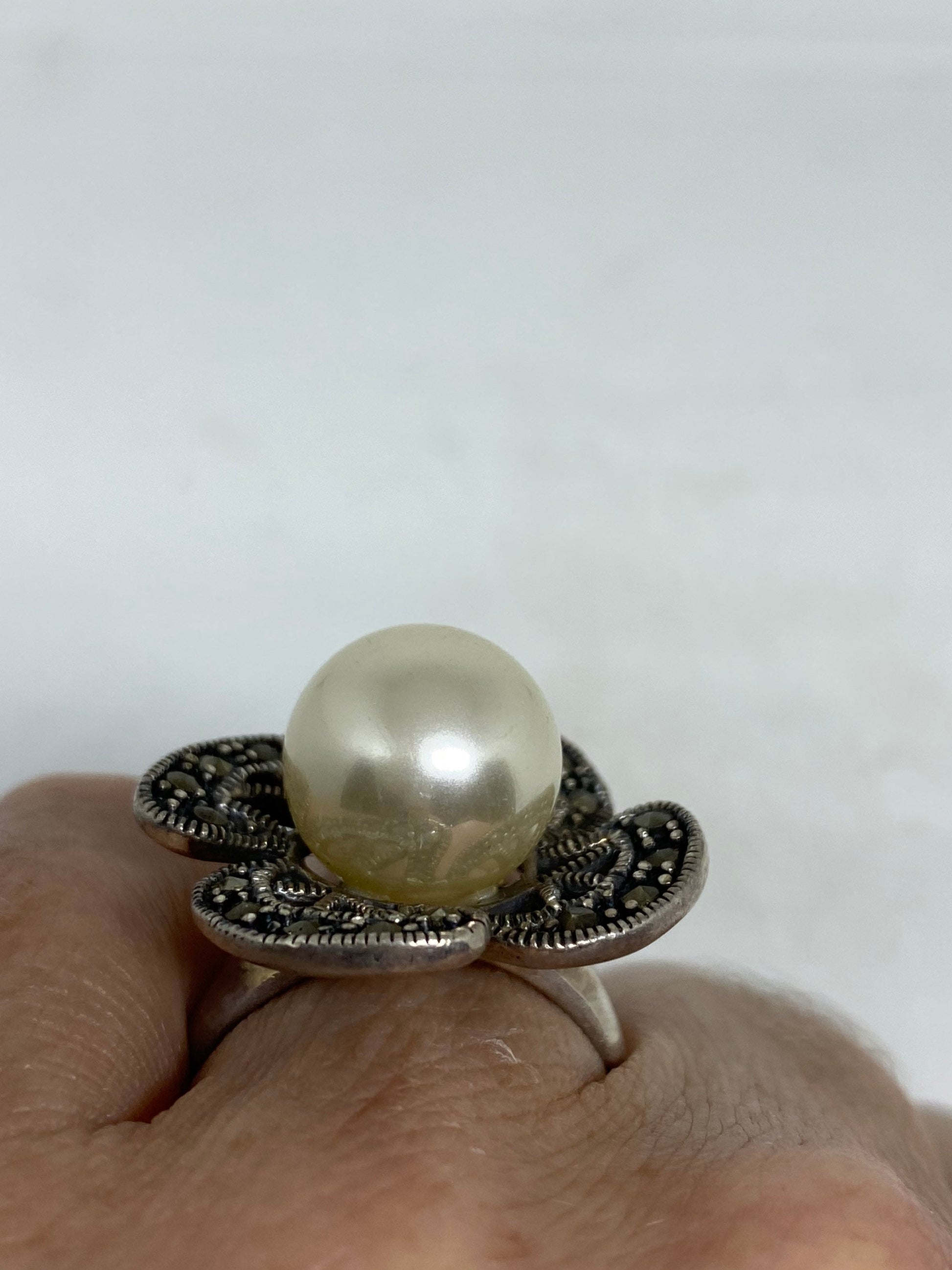 Vintage Mother of Pearl 925 Sterling Silver Marcasite Ring