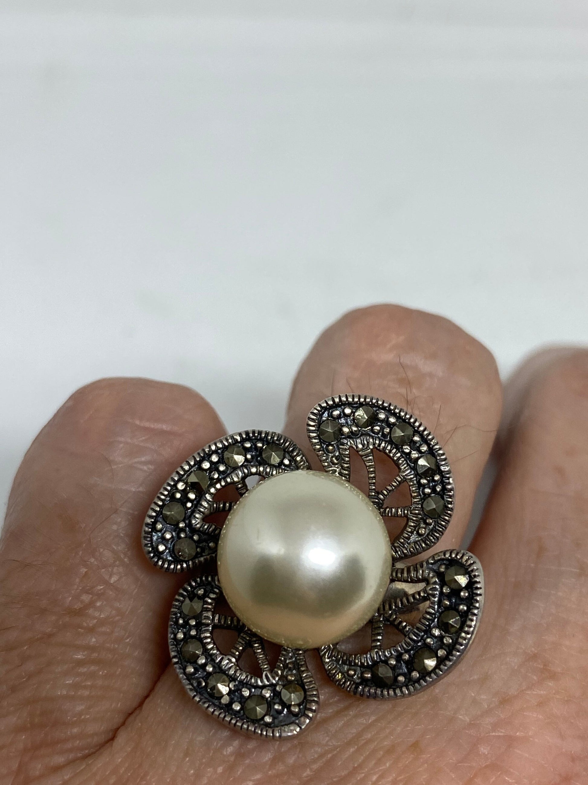 Vintage Mother of Pearl 925 Sterling Silver Marcasite Ring