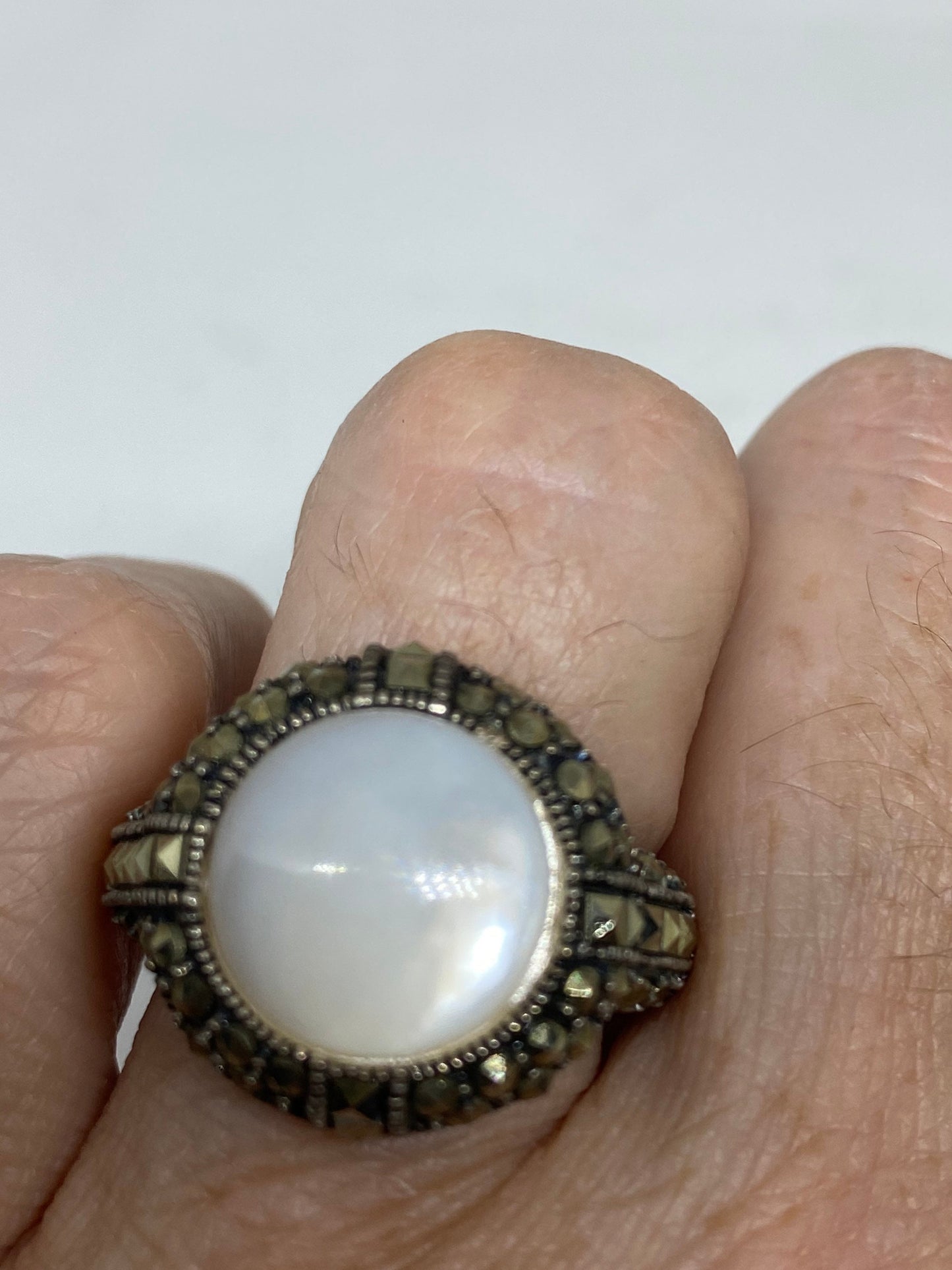 Vintage Mother of Pearl 925 Sterling Silver Marcasite Ring