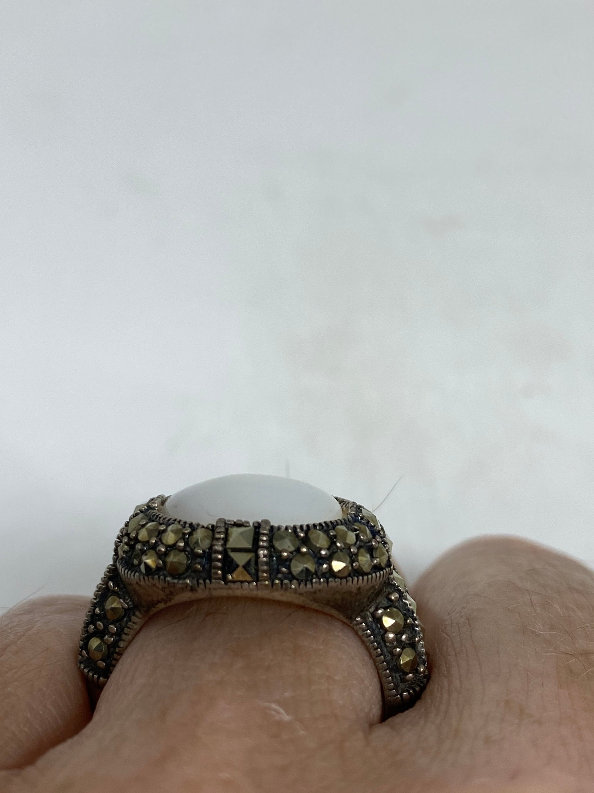 Vintage Mother of Pearl 925 Sterling Silver Marcasite Ring