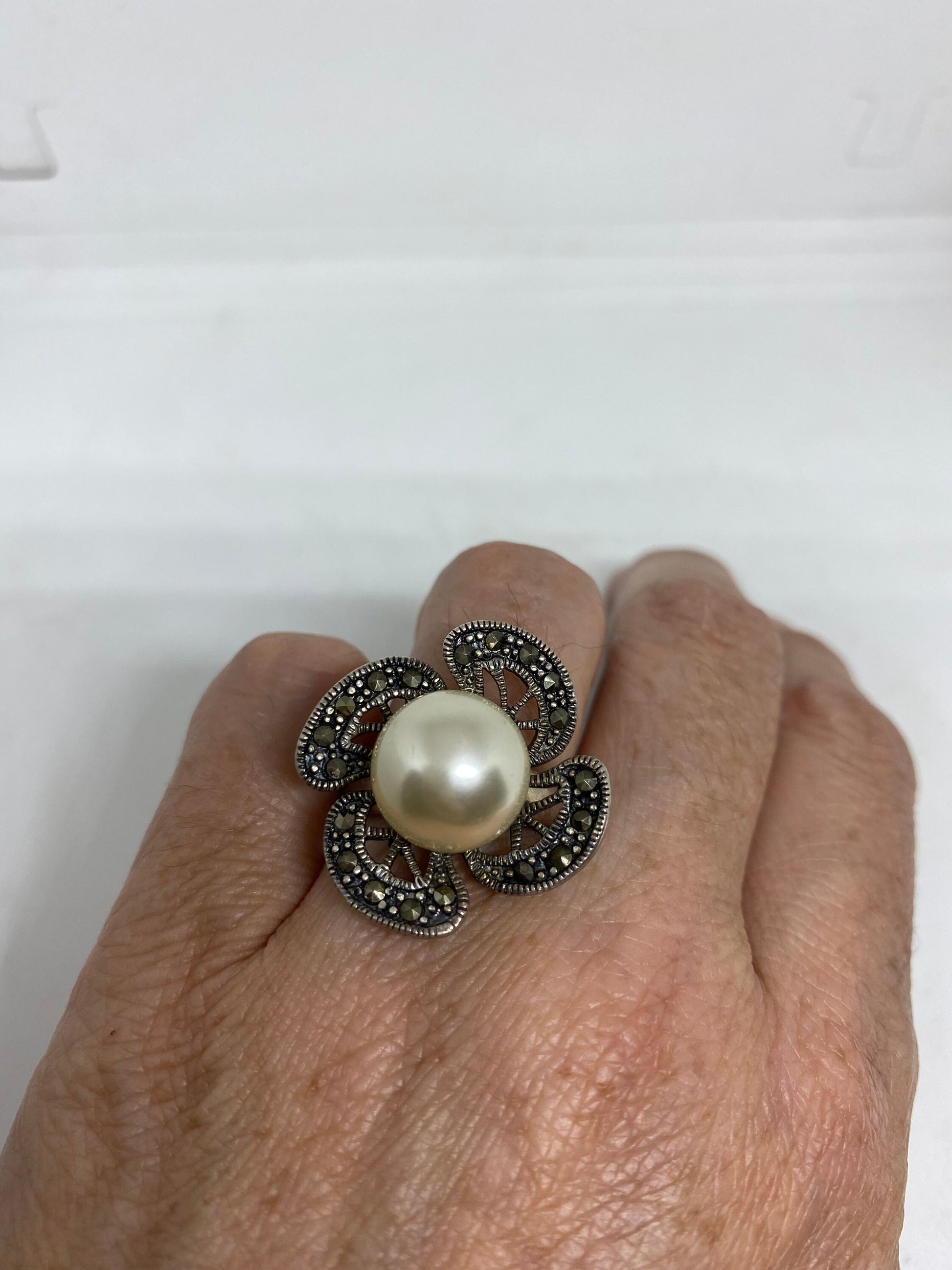 Vintage Mother of Pearl 925 Sterling Silver Marcasite Ring