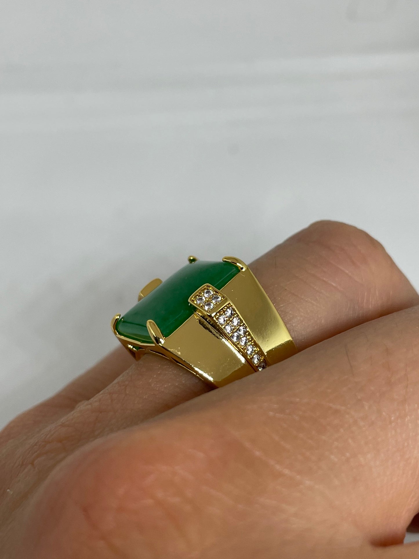 Vintage Lucky Green Nephrite Jade Golden Ring