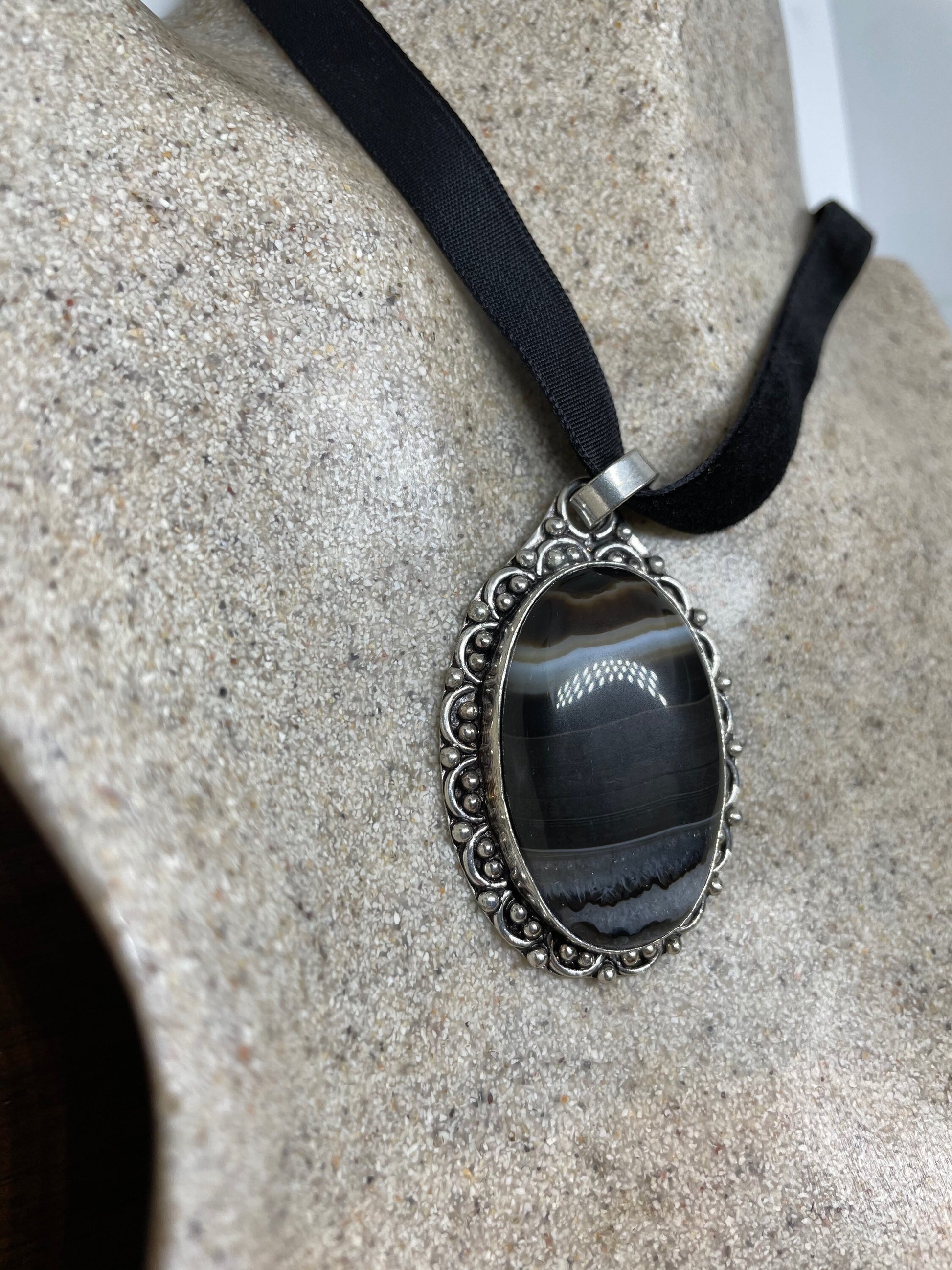 Vintage Silver Genuine Banded Black Onyx Agate Choker Black Velvet Ribbon Pendant Necklace