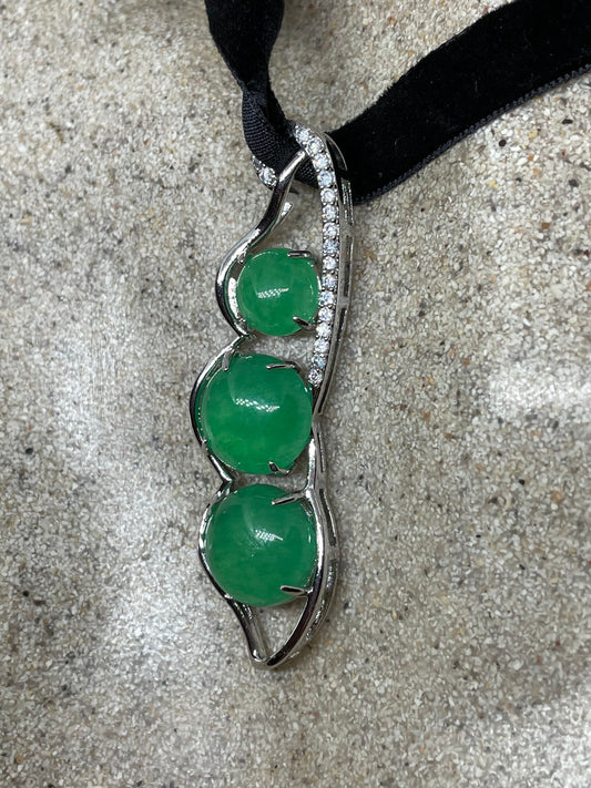 Vintage Green Jade Pea pod Choker Silver Finish Necklace Pendant