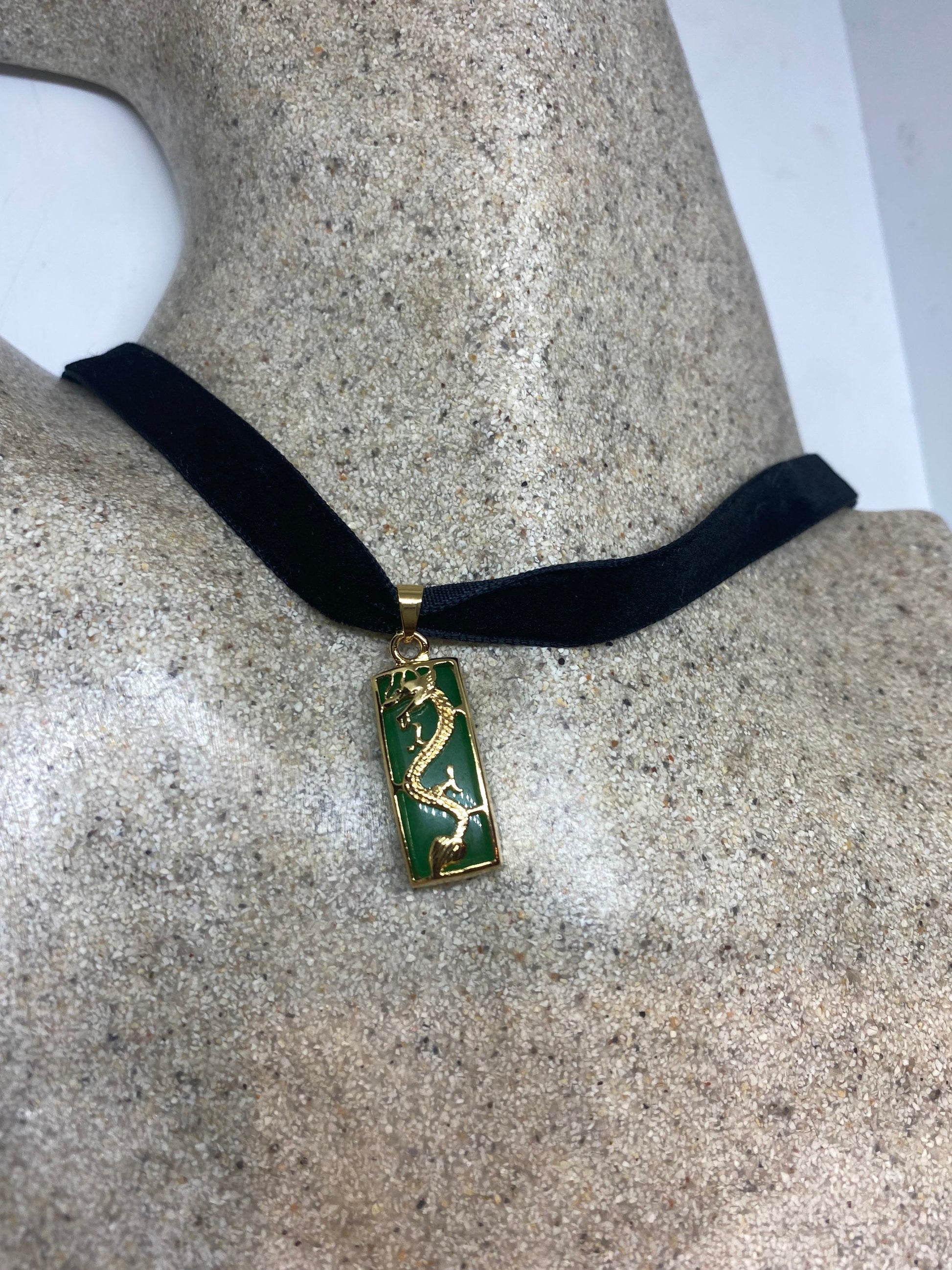Vintage Green Jade Dragon Choker Golden Necklace Pendant