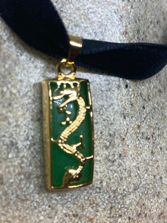 Vintage Green Jade Dragon Choker Golden Necklace Pendant