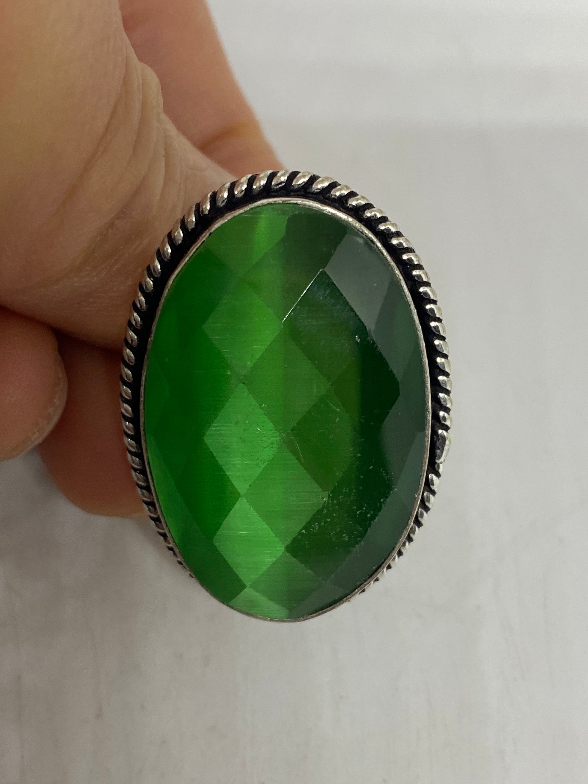 Vintage Green Cats Eye Art Glass Ring Size 7.25