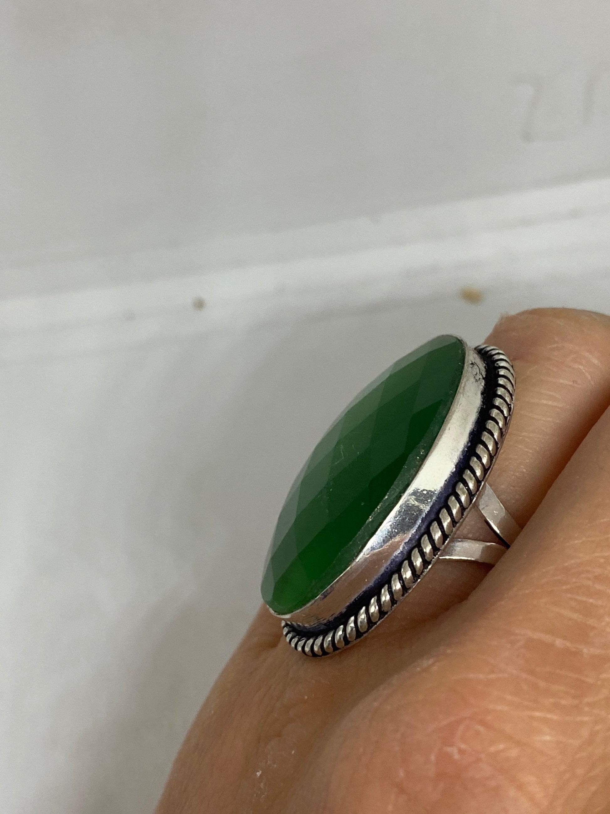 Vintage Green Cats Eye Art Glass Ring Size 7.25