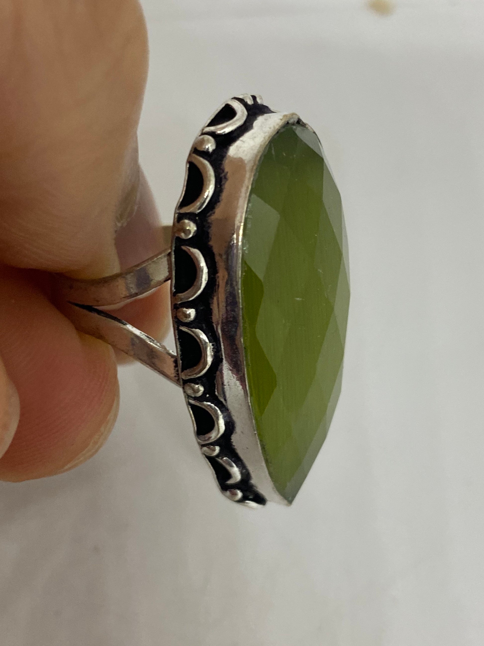 Vintage Green Cats Eye Art Glass Ring Size 7.25
