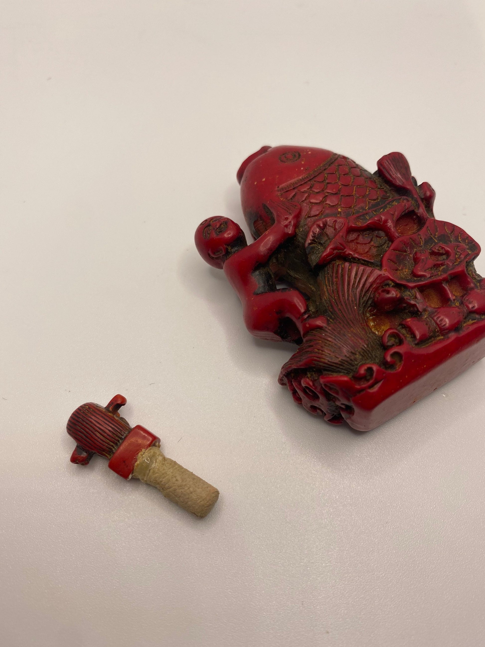 Vintage Dragon Bottle Snuff Perfume Flask Cinnabar Resin