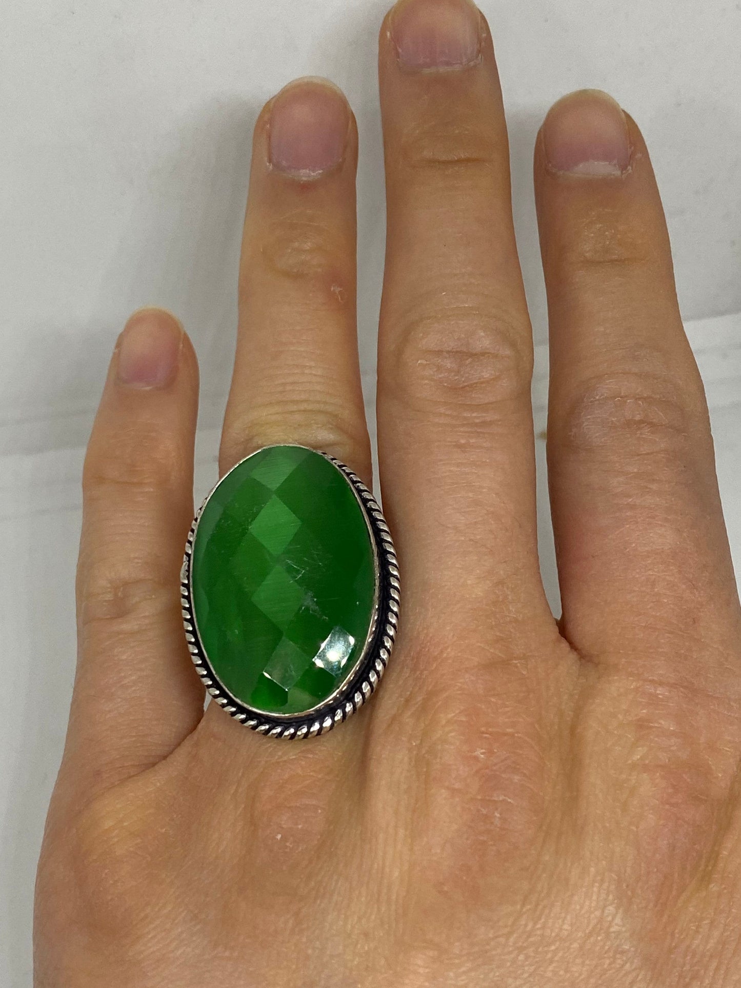 Vintage Green Cats Eye Art Glass Ring Size 7.25