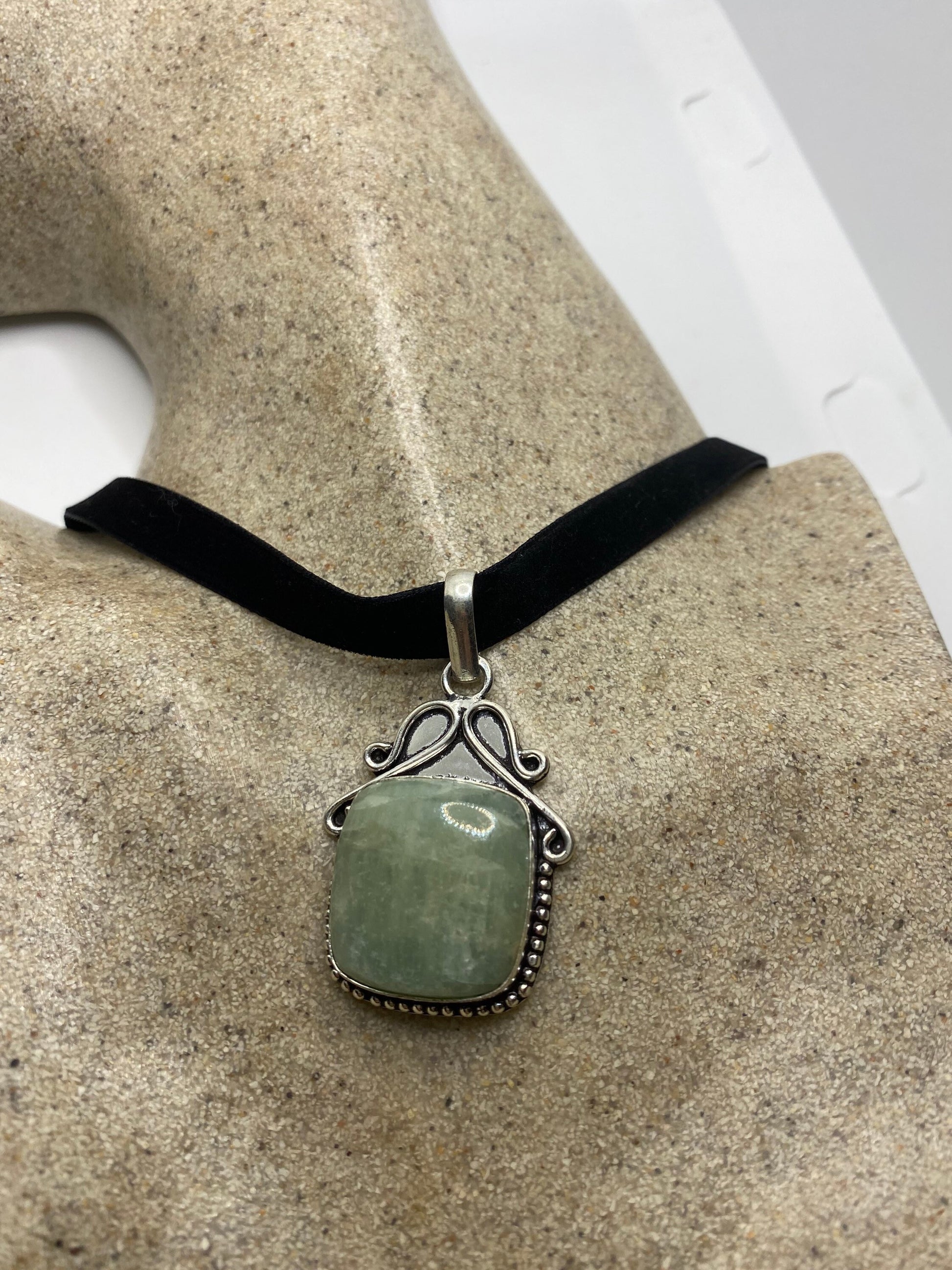 Vintage Green Aventurine Crystal Choker Pendant Necklace