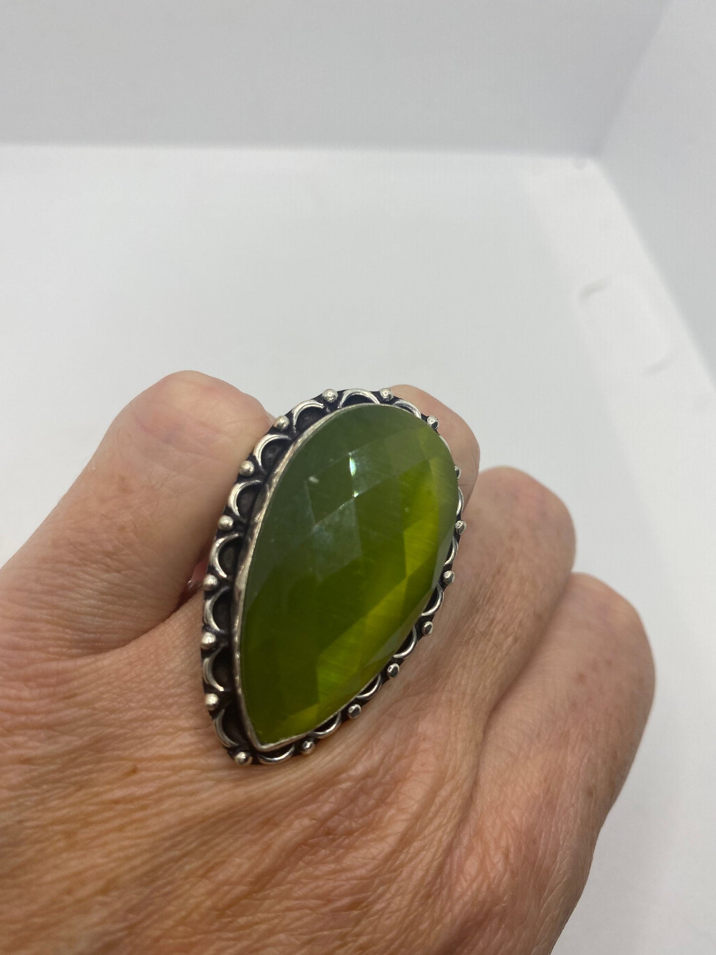 Vintage Green Cats Eye Art Glass Ring