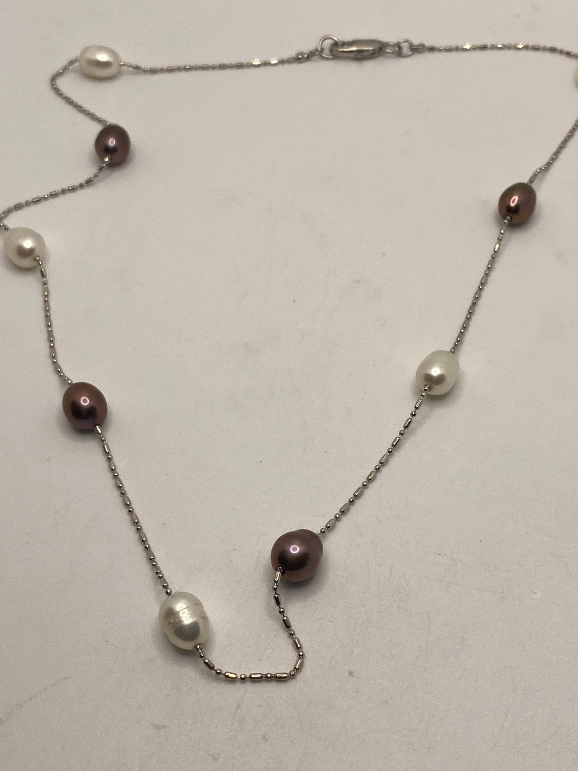 Vintage White Pearl 16 in Necklace