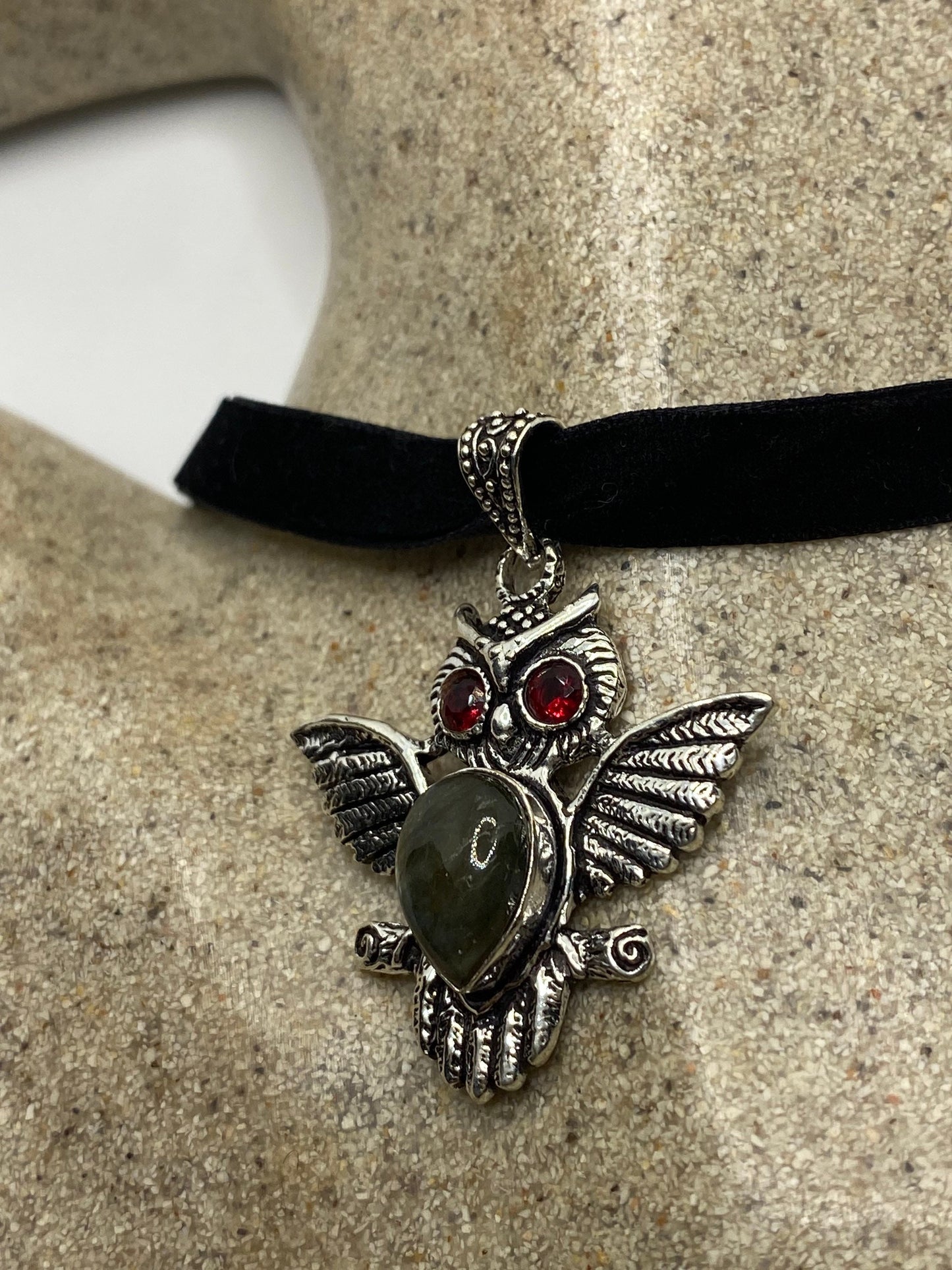 Vintage Silver Genuine Rainbow Labradorite Owl Choker Black Velvet Necklace.