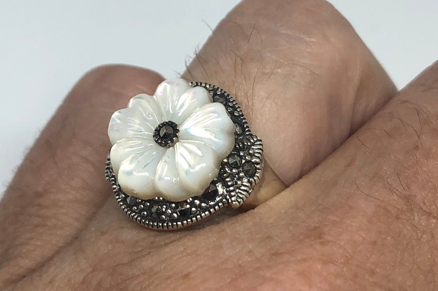 Vintage Mother of Pearl 925 Sterling Silver Marcasite Flower Ring