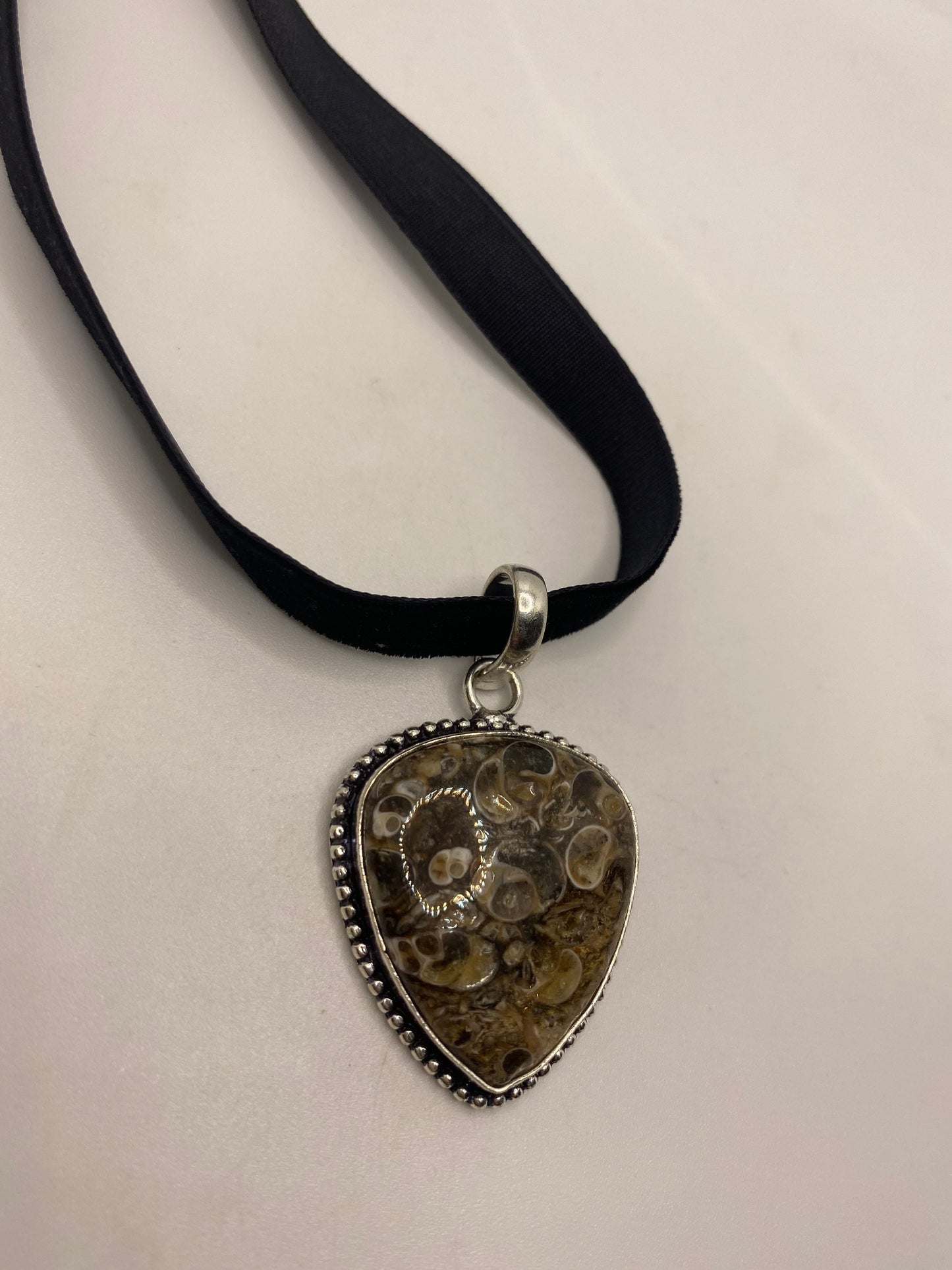 Vintage Handmade Genuine Fossil agate Choker Pendant Necklace