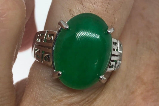 Vintage Lucky Green Nephrite Jade Ring