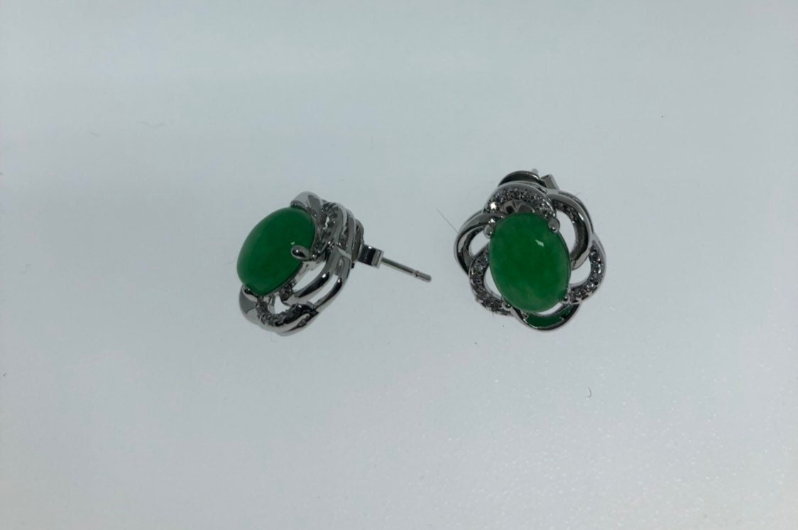 Vintage Fun Green Jade Gemstone Silver Bronze Stud Earrings