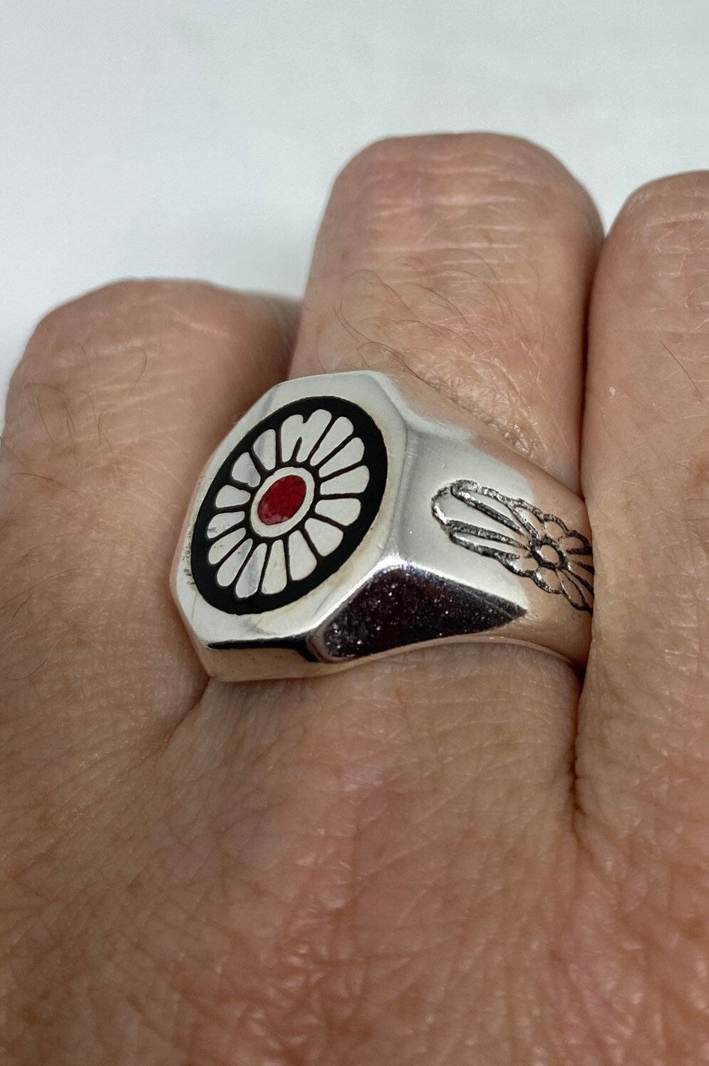 Vintage Native American Style Southwestern Red Stone Inlay Mens Chrysanthemum Ring