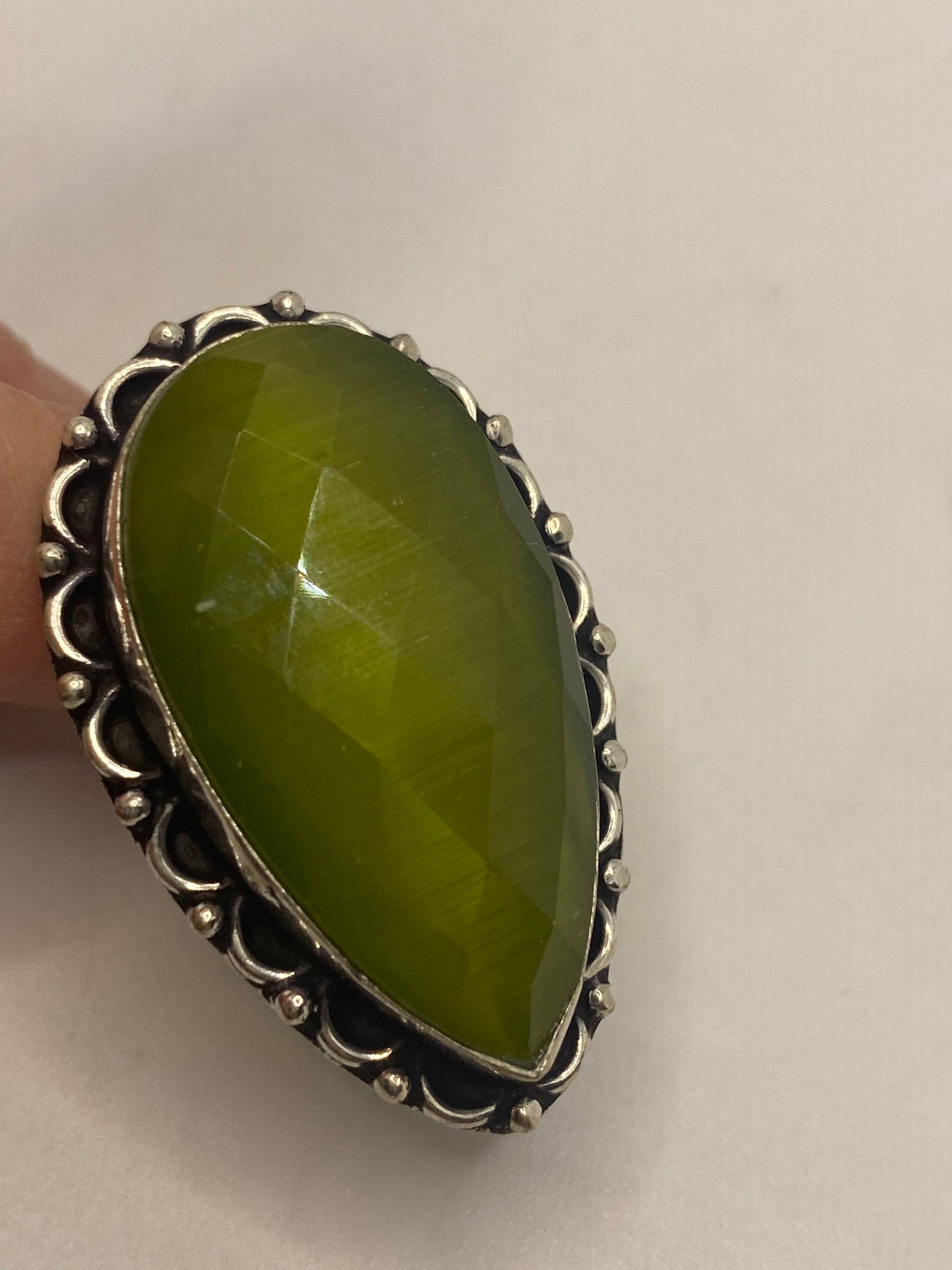 Vintage Green Cats Eye Art Glass Ring