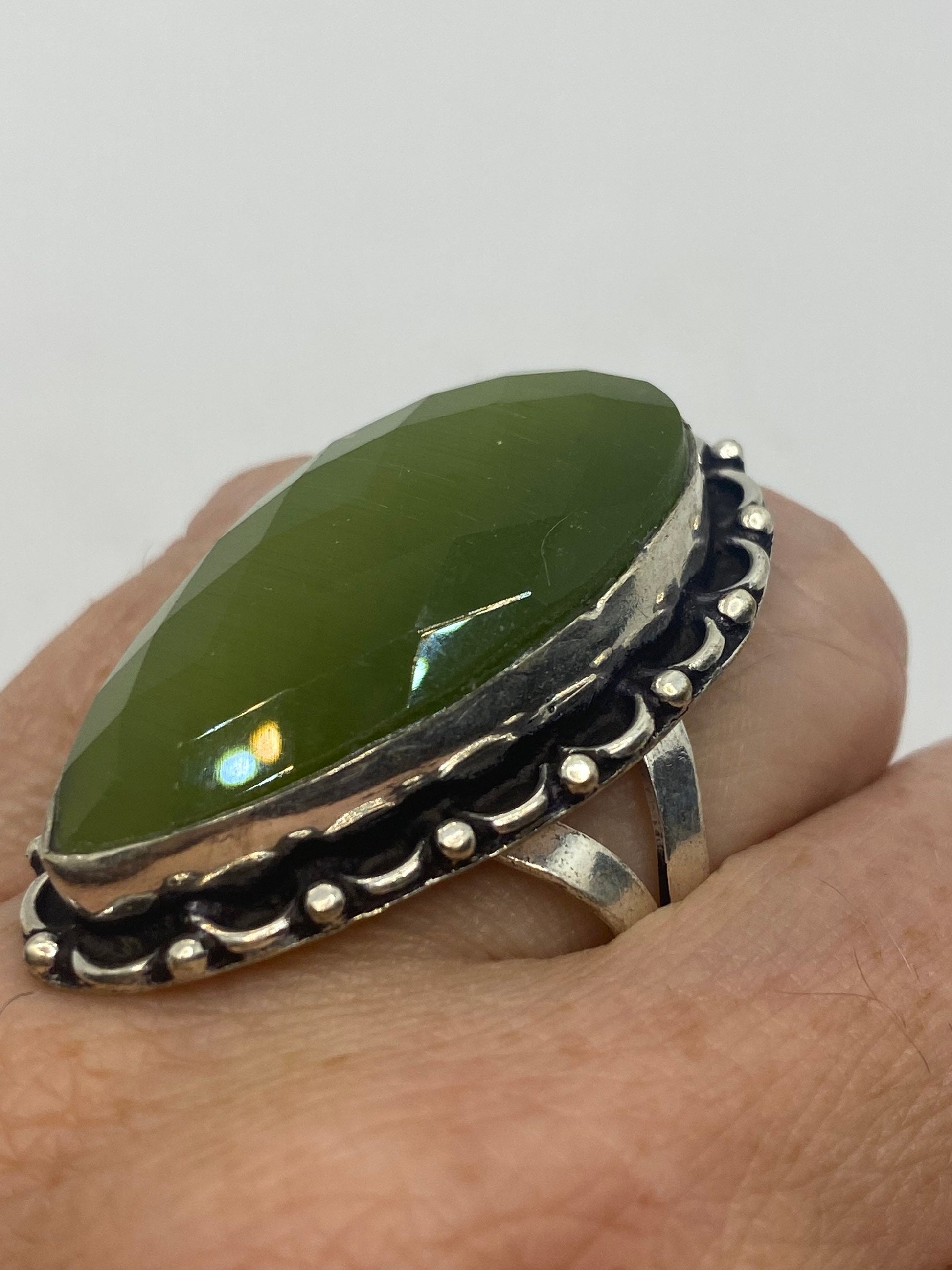 Vintage Green Cats Eye Art Glass Ring