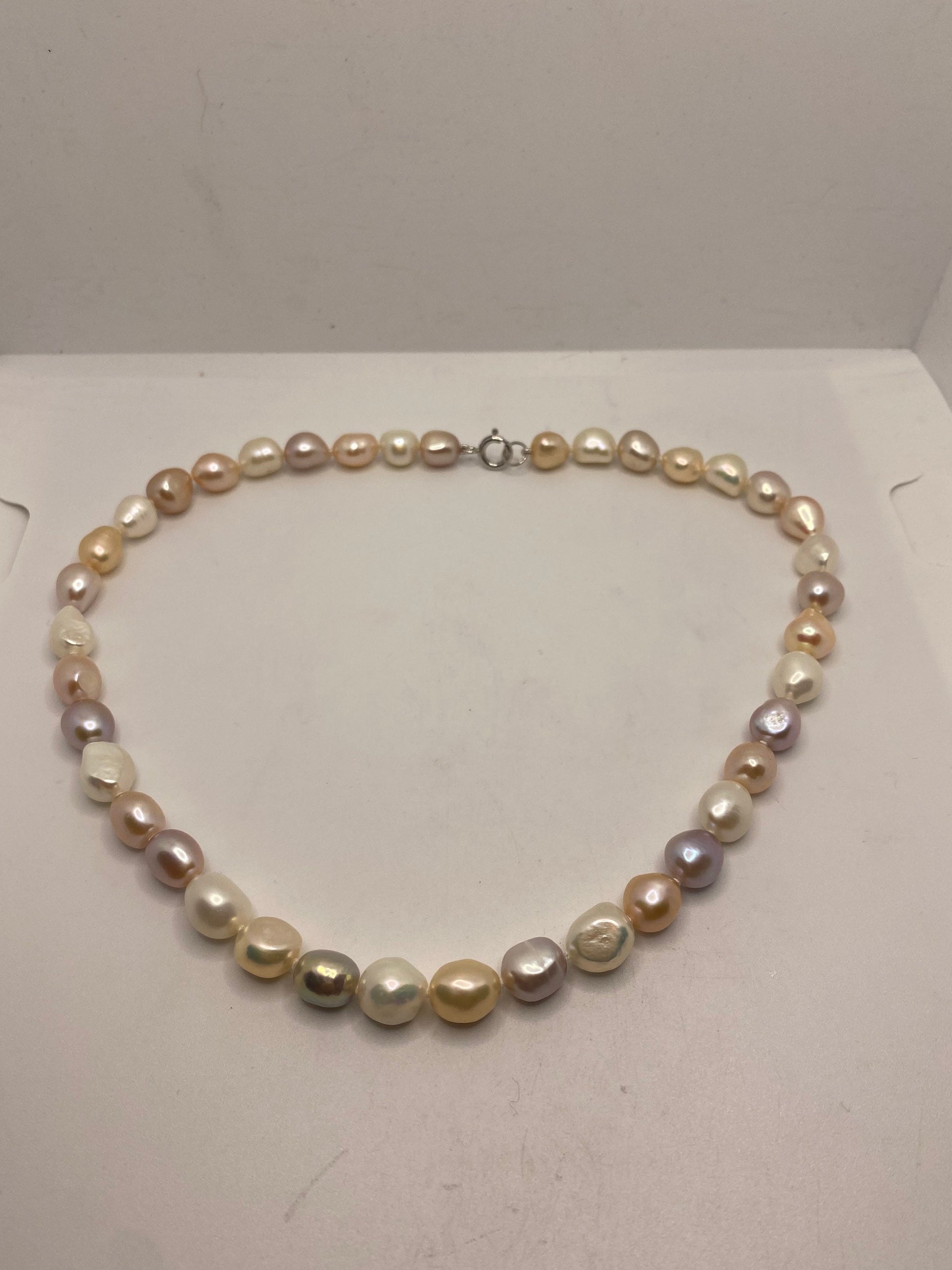 Vintage Hand Knotted Pink Pearl 16 in Necklace