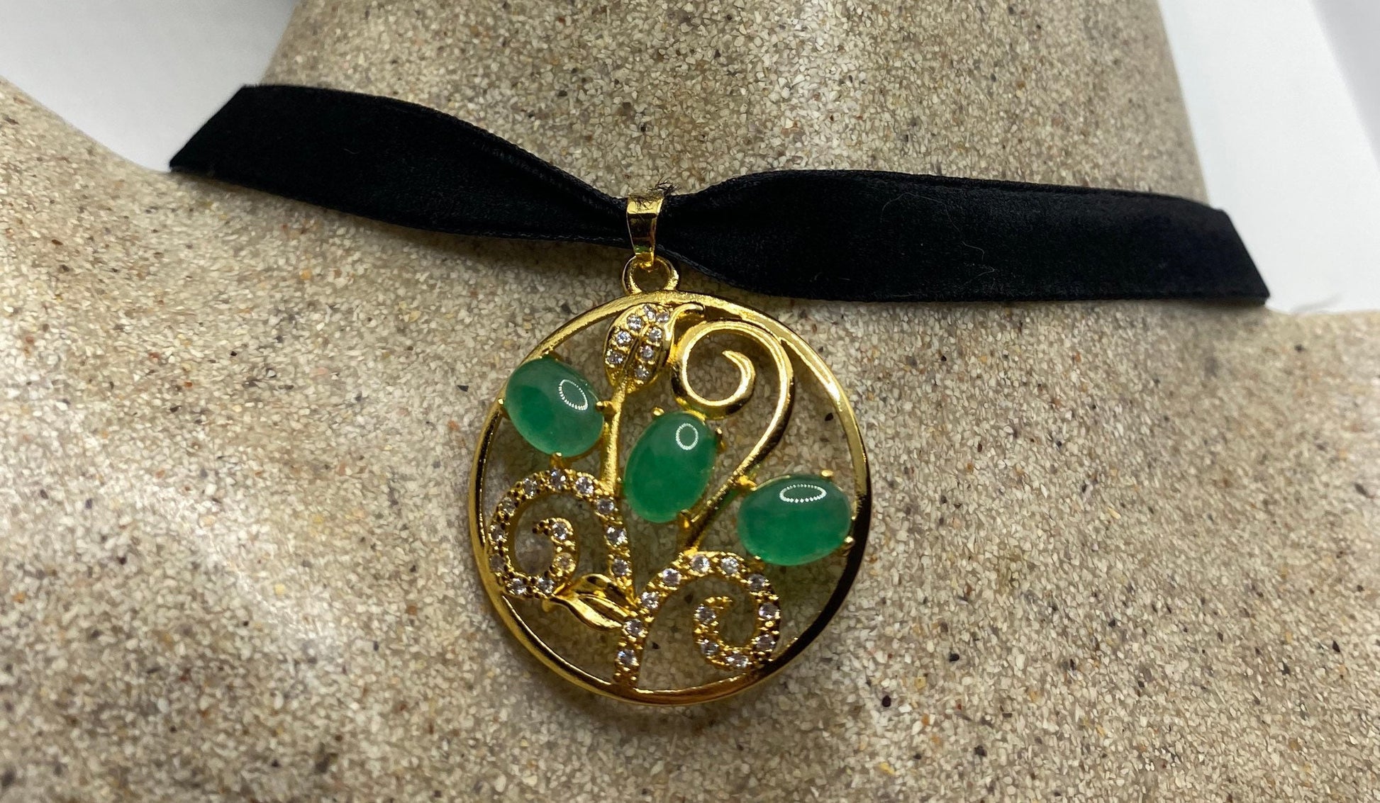 Vintage Green Jade Choker Gold Finish Necklace Pendant