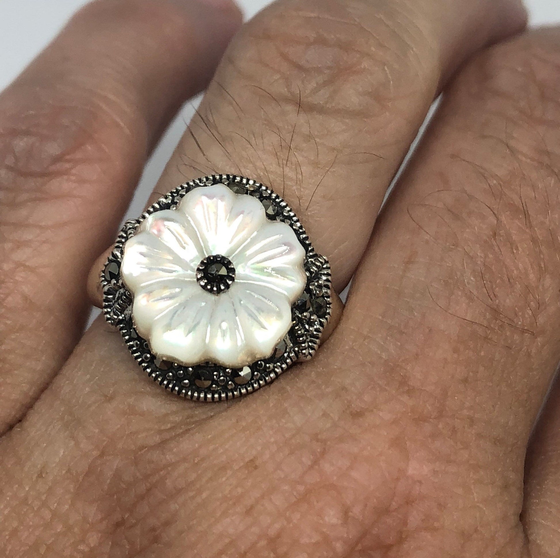 Vintage Mother of Pearl 925 Sterling Silver Marcasite Flower Ring