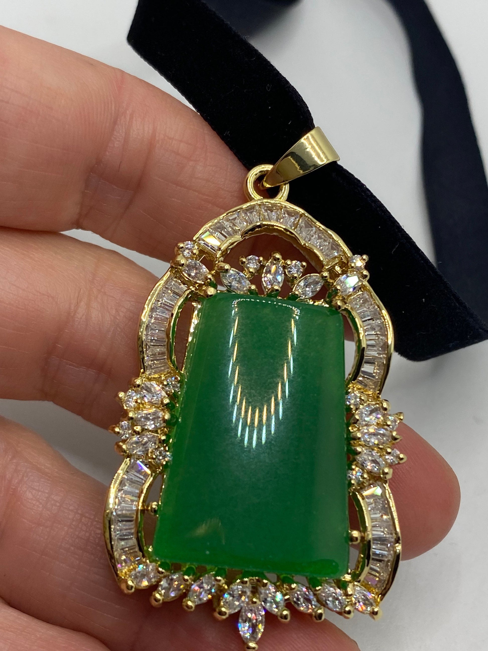 Vintage Green Jade Choker Gold Finish Necklace Pendant