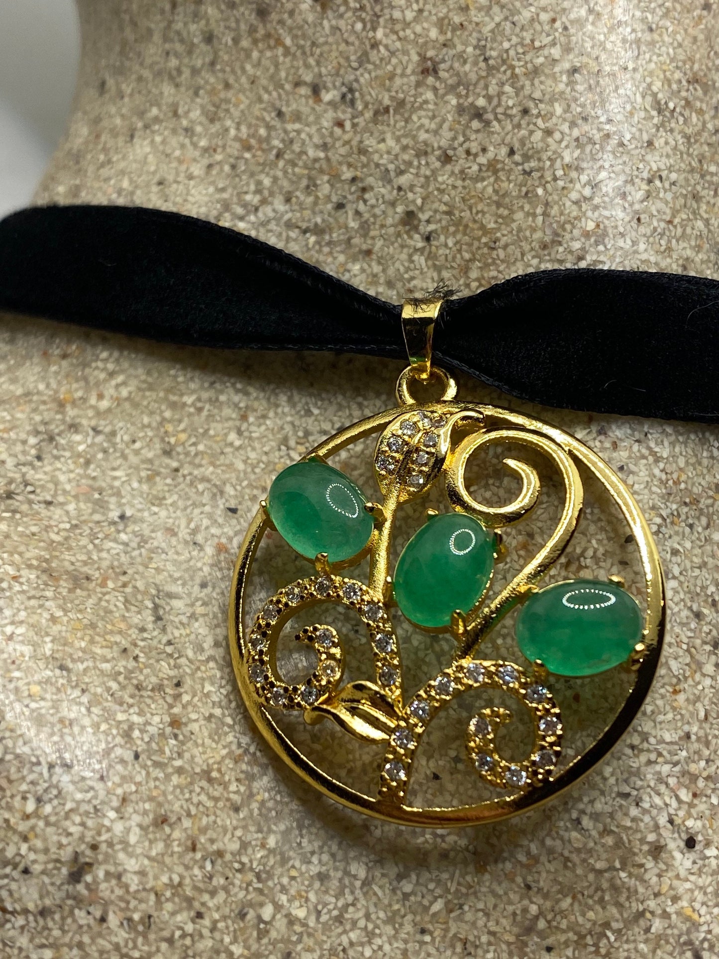 Vintage Green Jade Choker Gold Finish Necklace Pendant