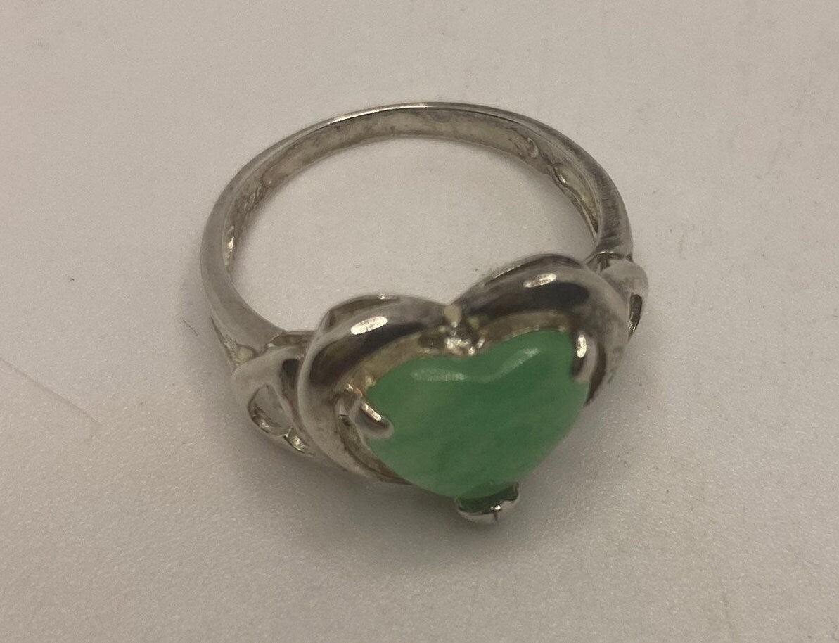 Vintage Green Jade Heart 925 Sterling Silver Ring