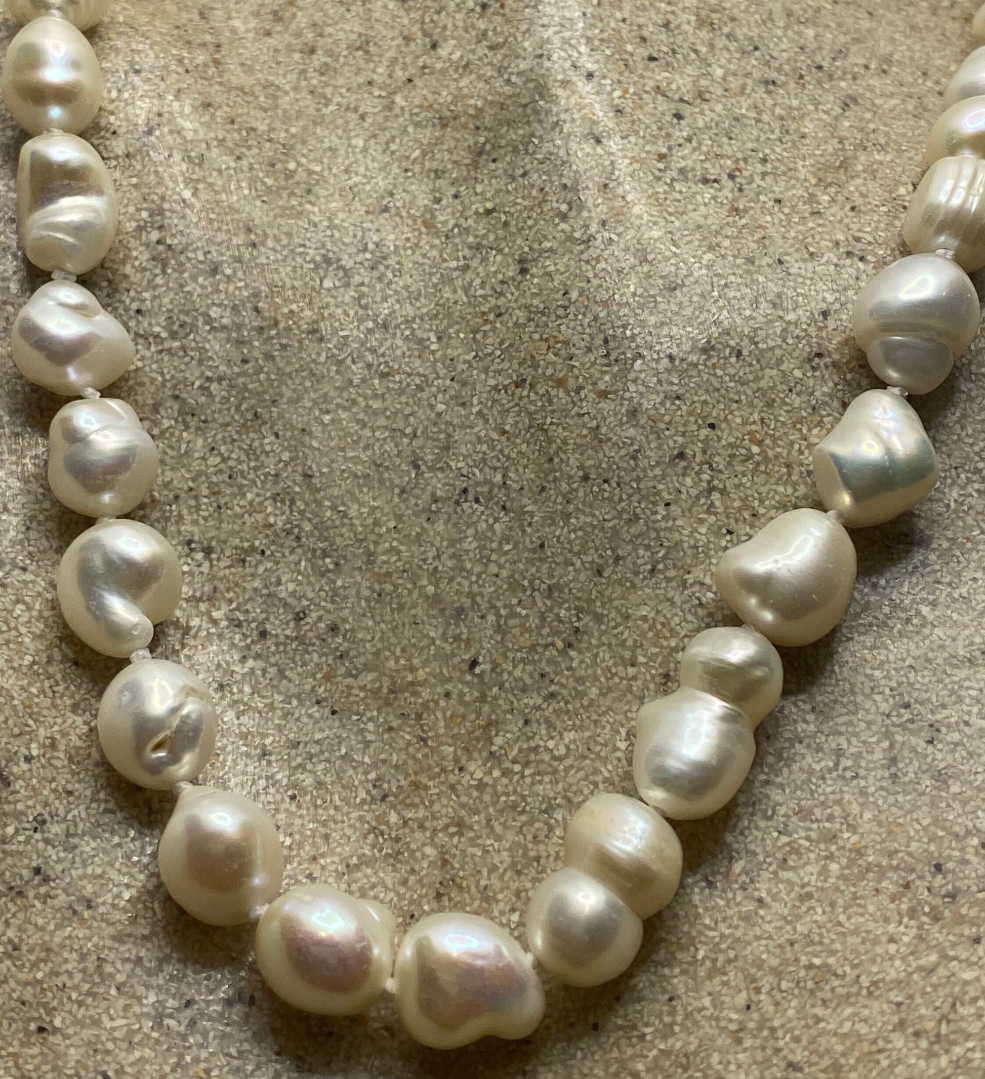 Vintage Hand Knotted White Pearl 18 in Necklace