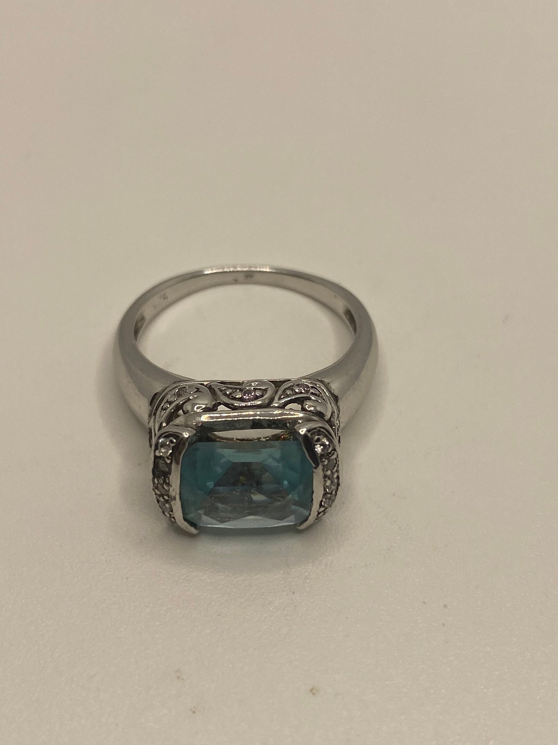 Vintage genuine blue topaz 925 sterling silver Ring
