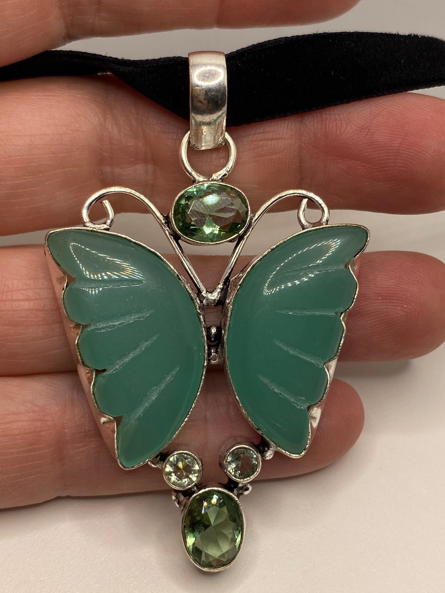 Vintage Green Chalcedony Fluorite Butterfly Pendant Necklace Velvet Choker