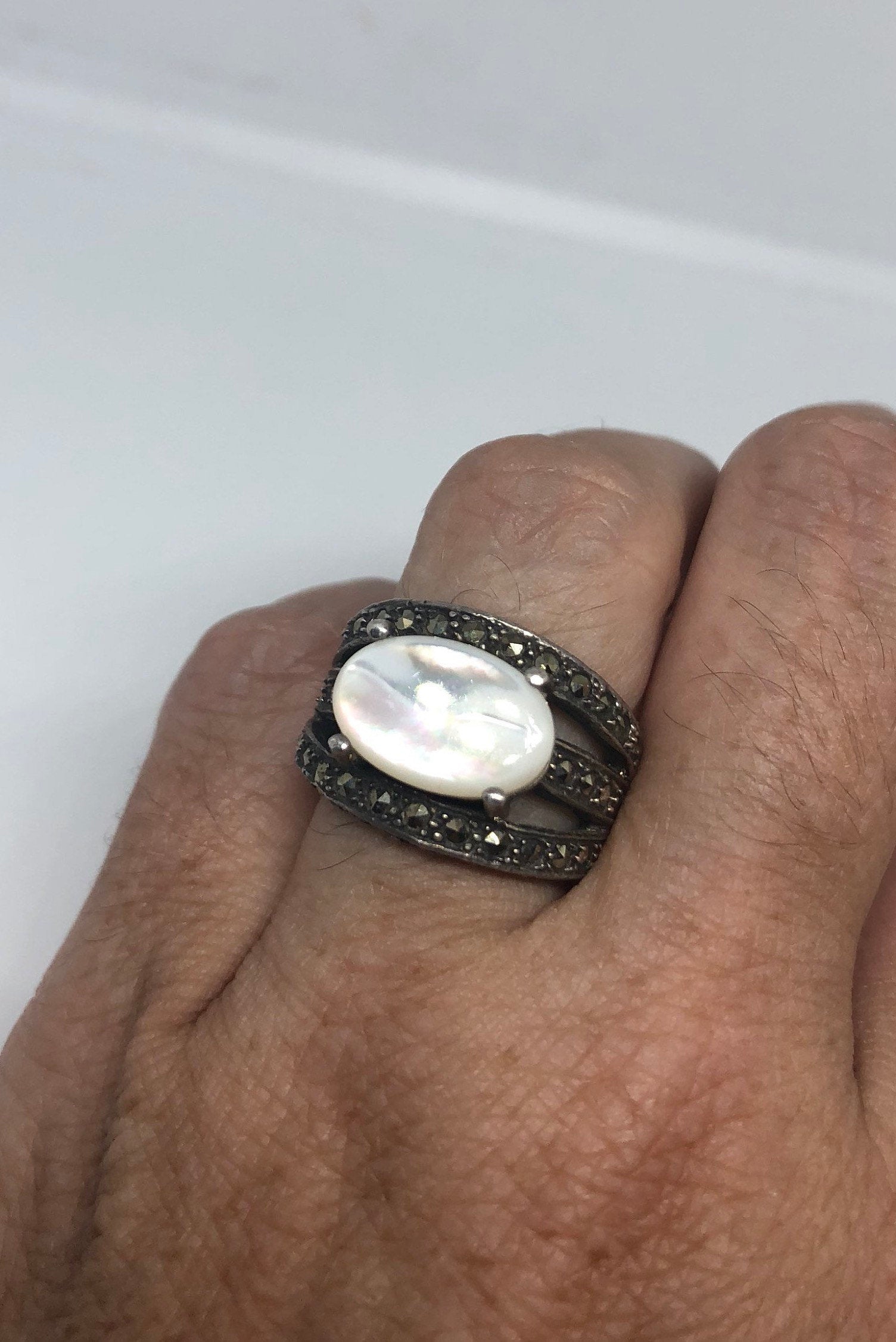 Vintage Mother of Pearl 925 Sterling Silver Marcasite Cocktail Ring