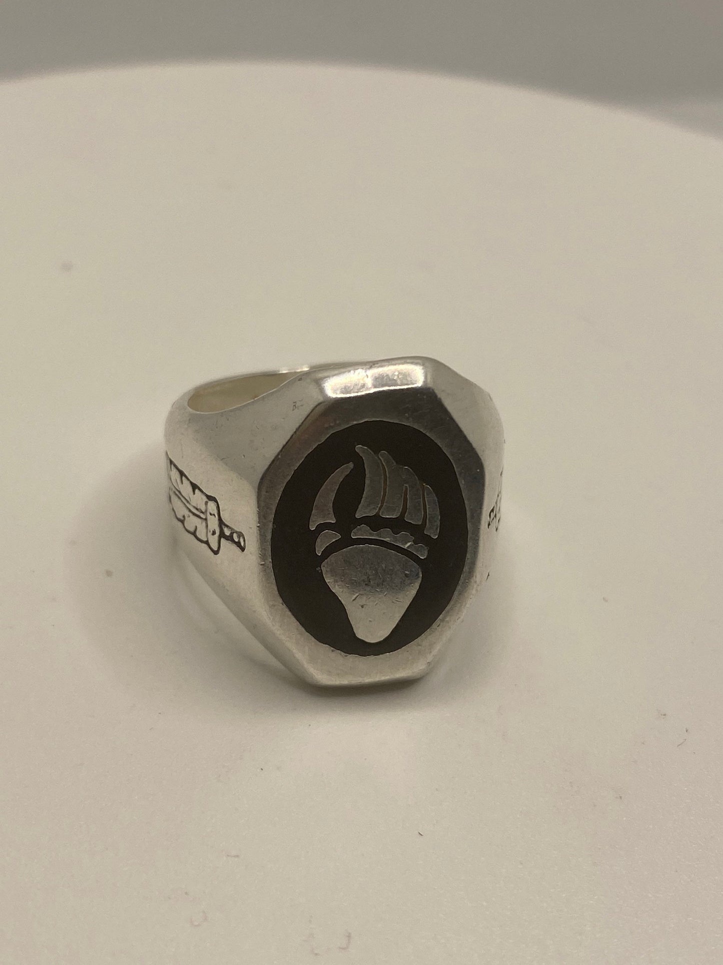 Vintage Native American Style Southwestern Black Inlay Mens Bear Paw Ring