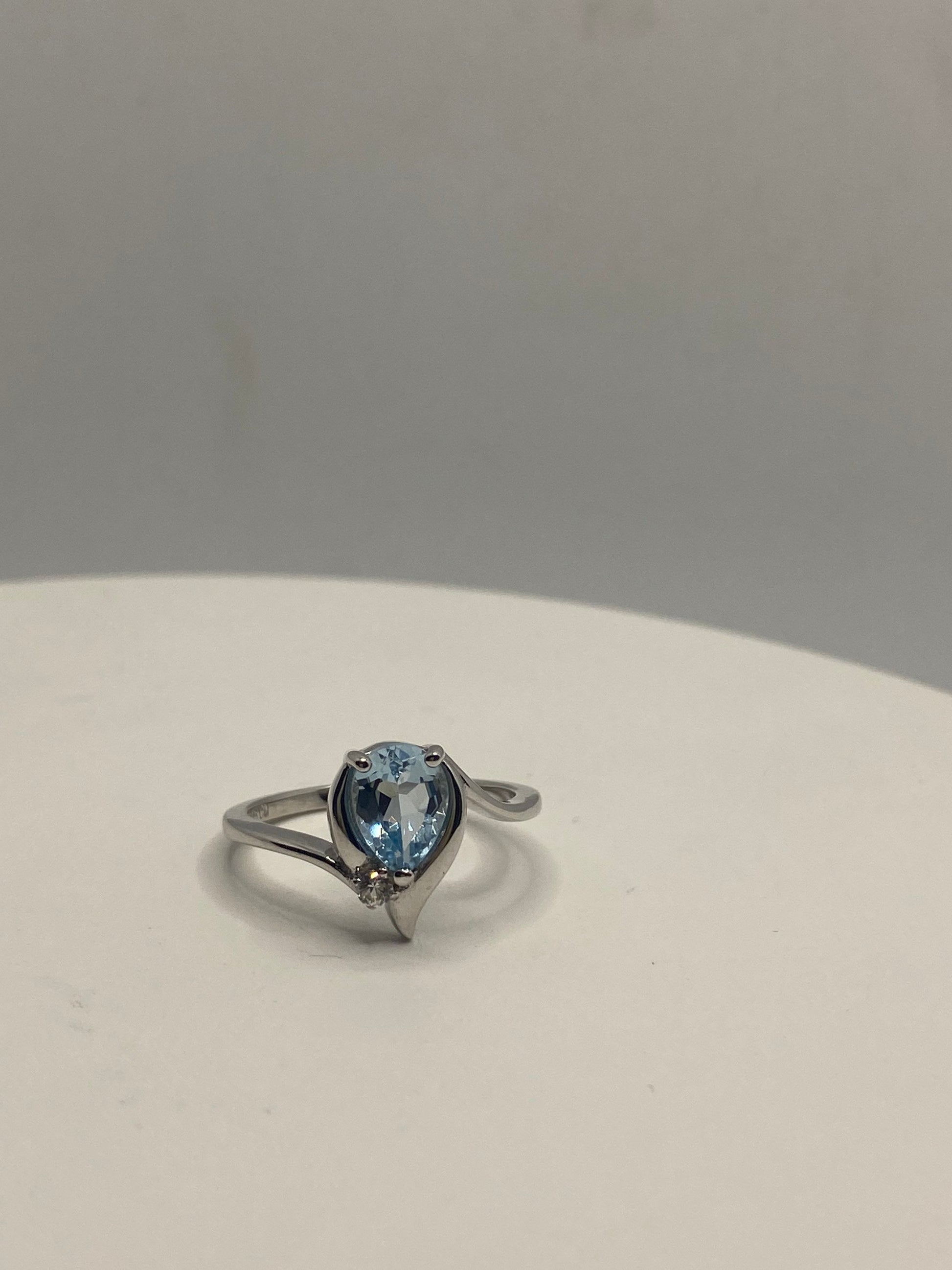 Vintage Genuine Blue Topaz 925 Sterling Silver Ring Size 8