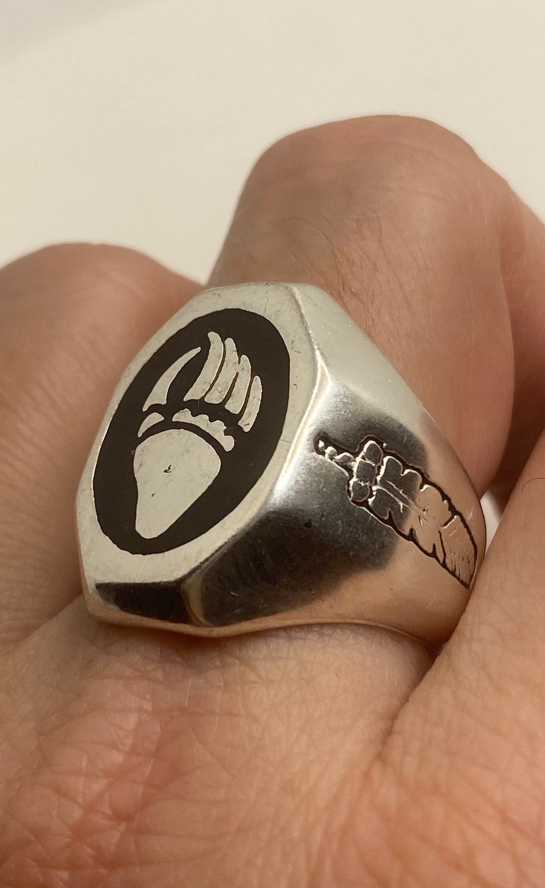 Vintage Native American Style Southwestern Black Inlay Mens Bear Paw Ring
