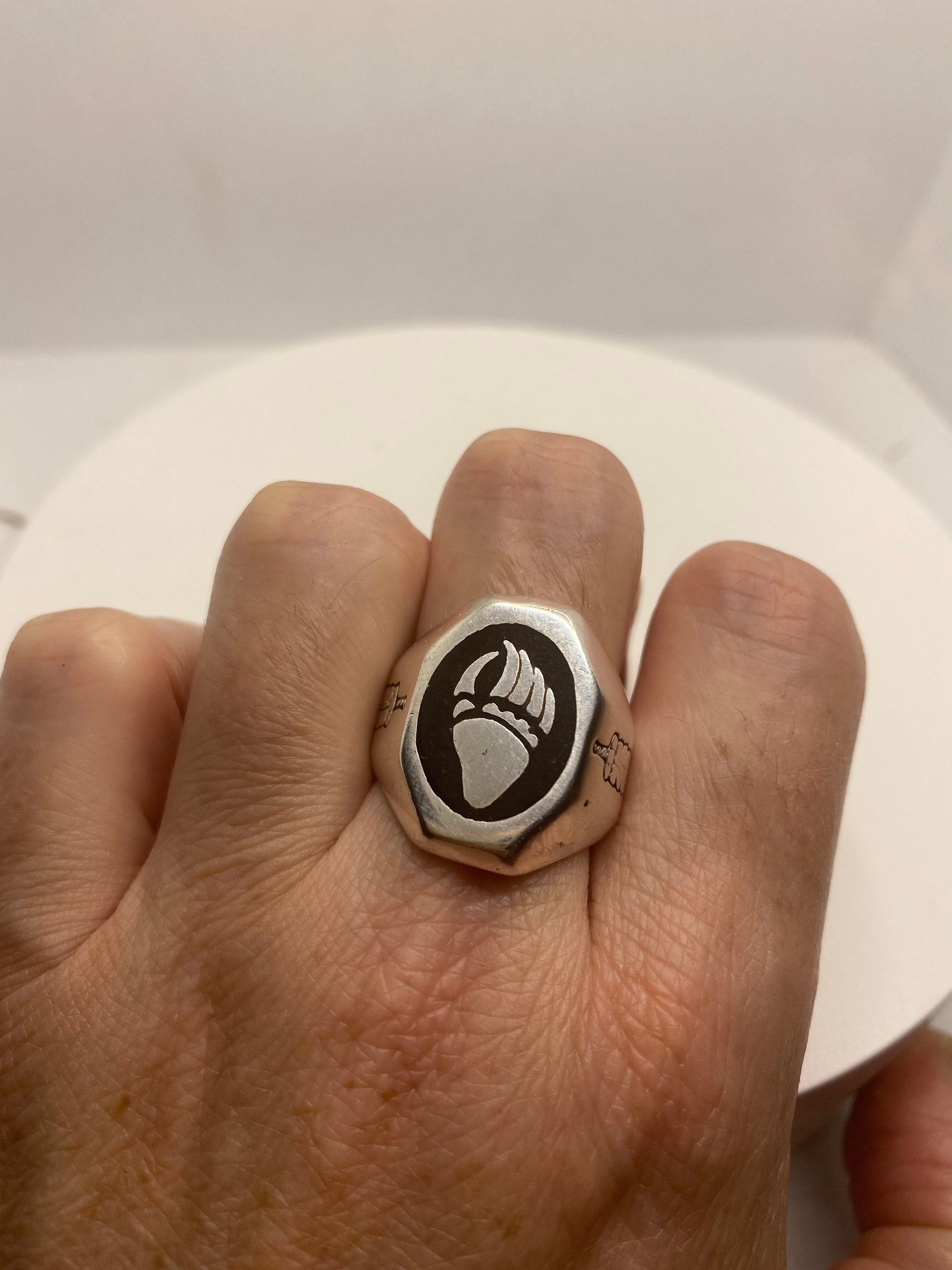 Vintage Native American Style Southwestern Black Inlay Mens Bear Paw Ring